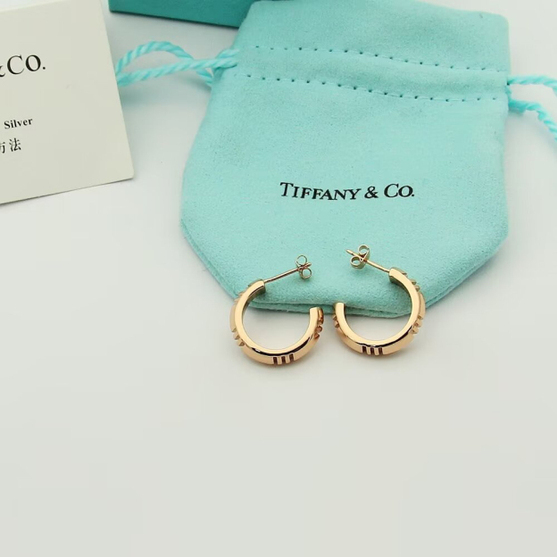 ティファニー「Tiffany & Co.」Atlas X ローマンアラビックフープピアス