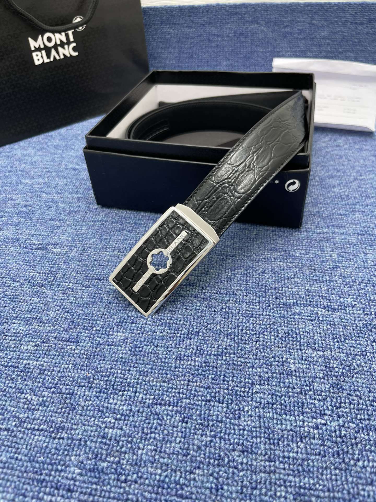 ヴァン クリーフ＆アーペル「Van Cleef & Arpelsクラシックコレクション オートマチックスチールバックル レザーベルト」100cm