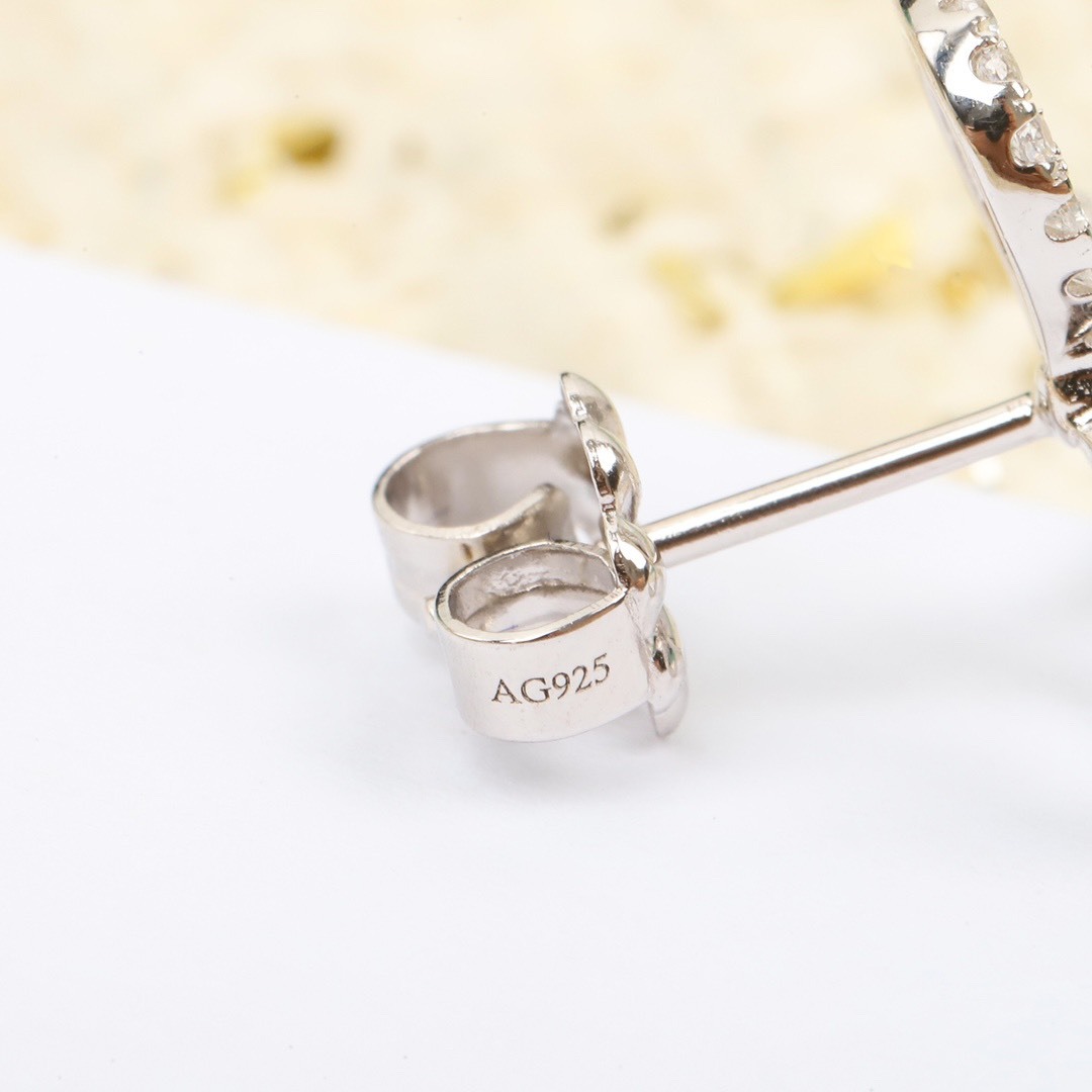 ティファニー「Tiffany & Co.」18Kゴールド リボンスタッドピアス