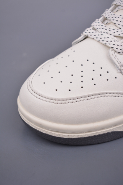 ルイ・ヴィトン「Louis Vuitton」Nike SB Dunk Low ホワイト スニーカー