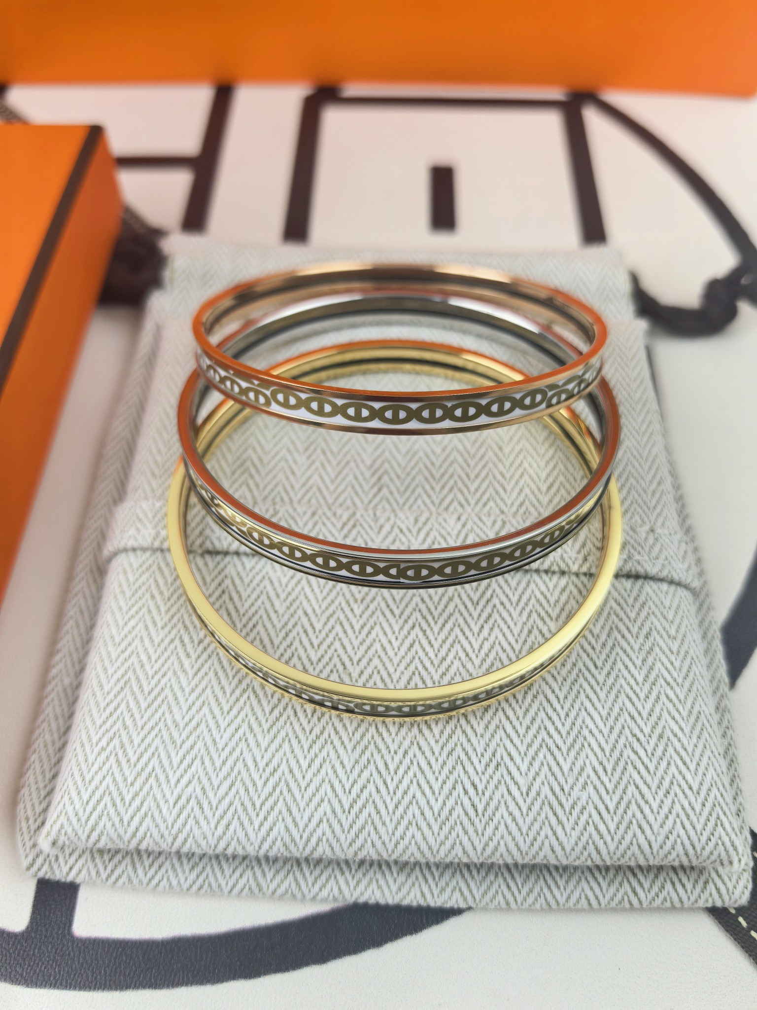 エルメス「Hermès」Clic H エナメル ゴールドプリント ブレスレット