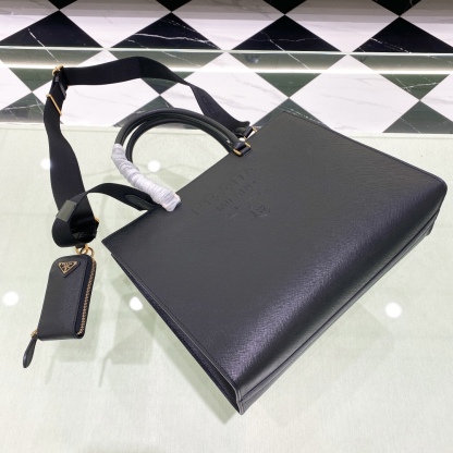 プラダ「Prada」 サフィアーノ レザー ラージ トートバッグ