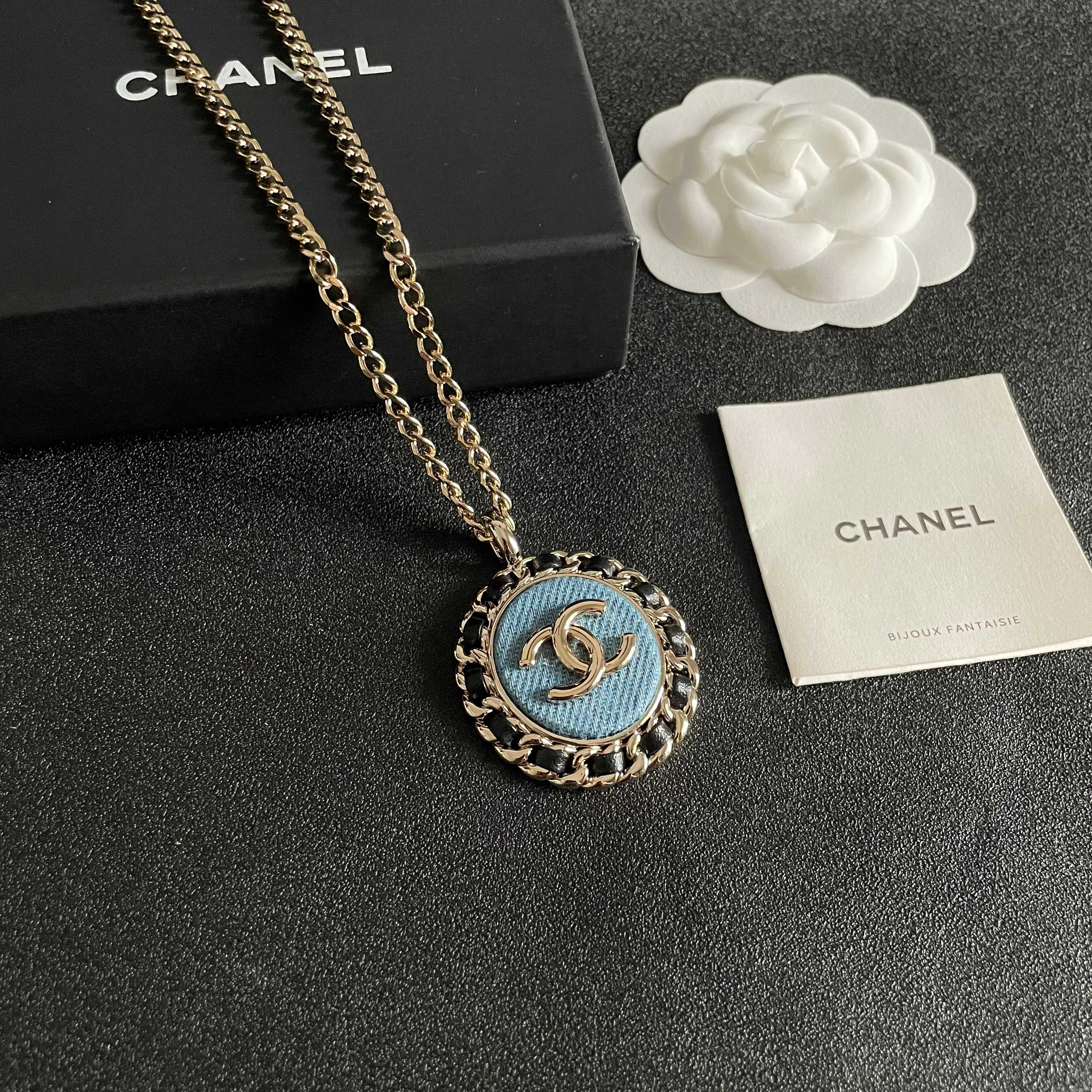 シャネル「Chanel」 デニムブルー ダブルCネックレス