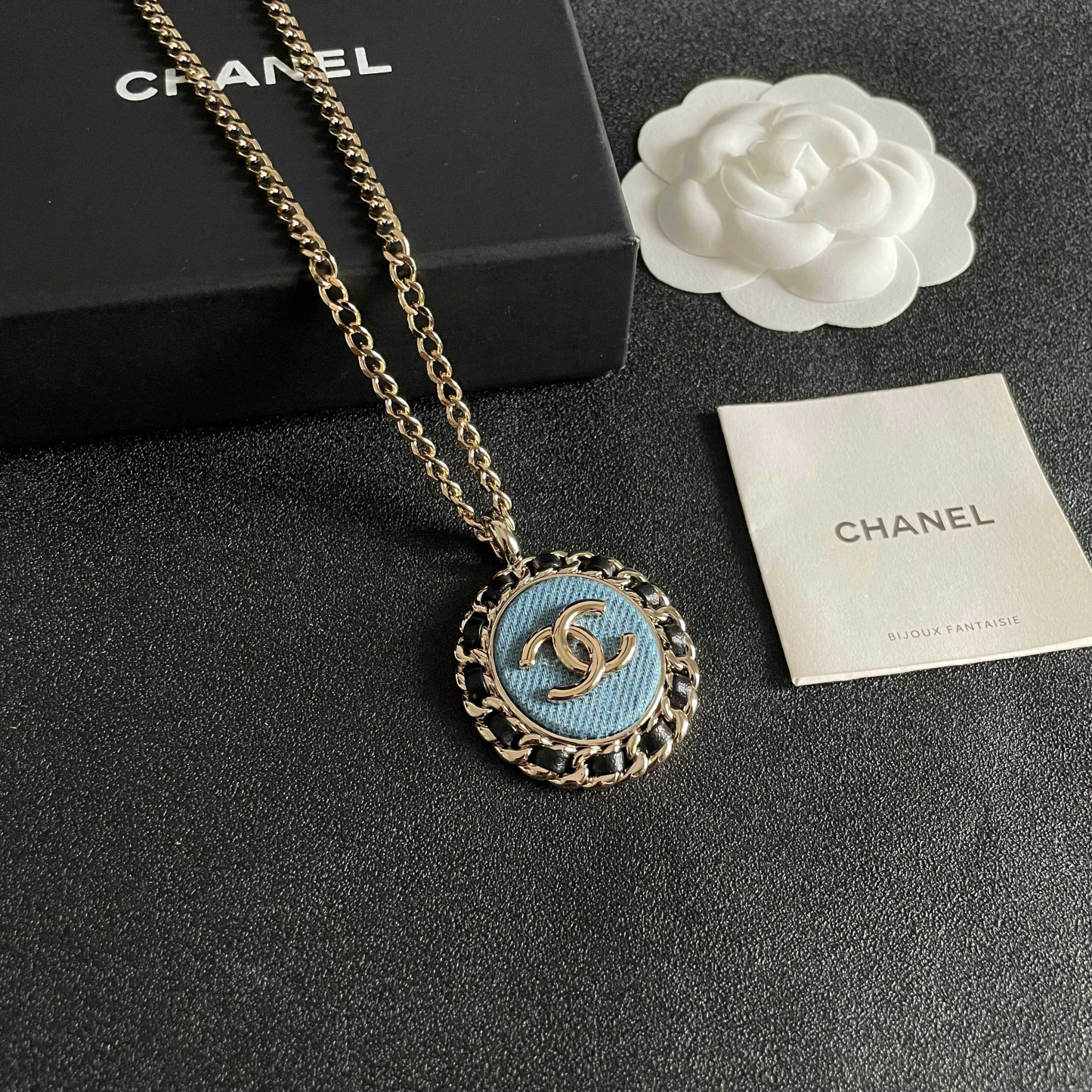 シャネル「Chanel」 デニムブルー ダブルCネックレス