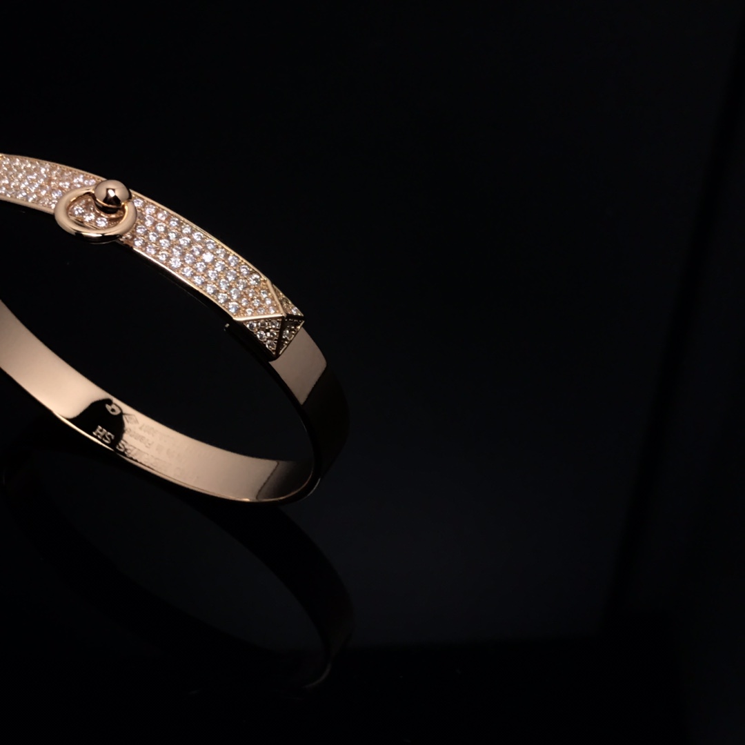 エルメス「Hermès」 Kelly デミパヴェ ブレスレット（2025年新作）