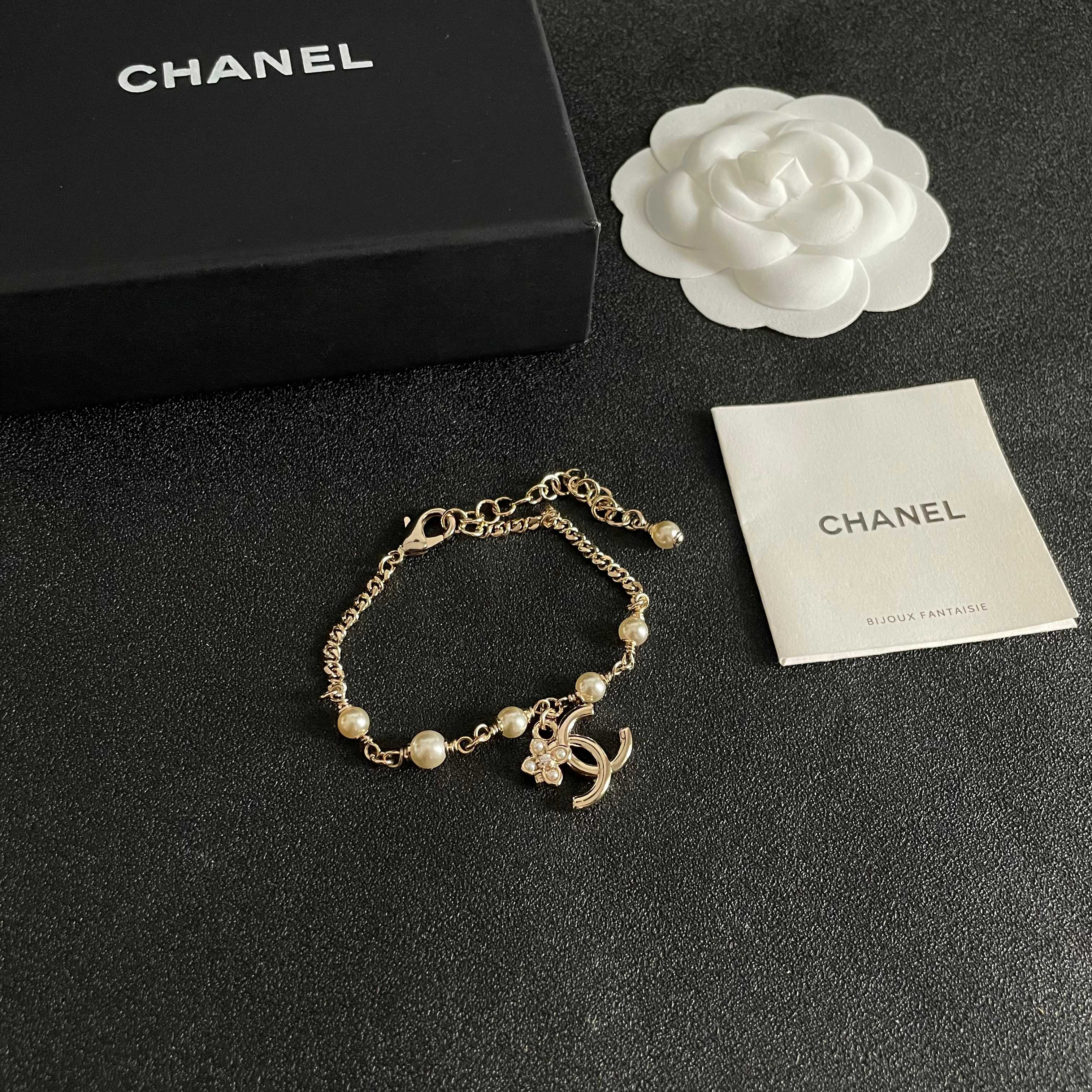 シャネル「Chanel」パール＆ダブルCブレスレット ブレスレット