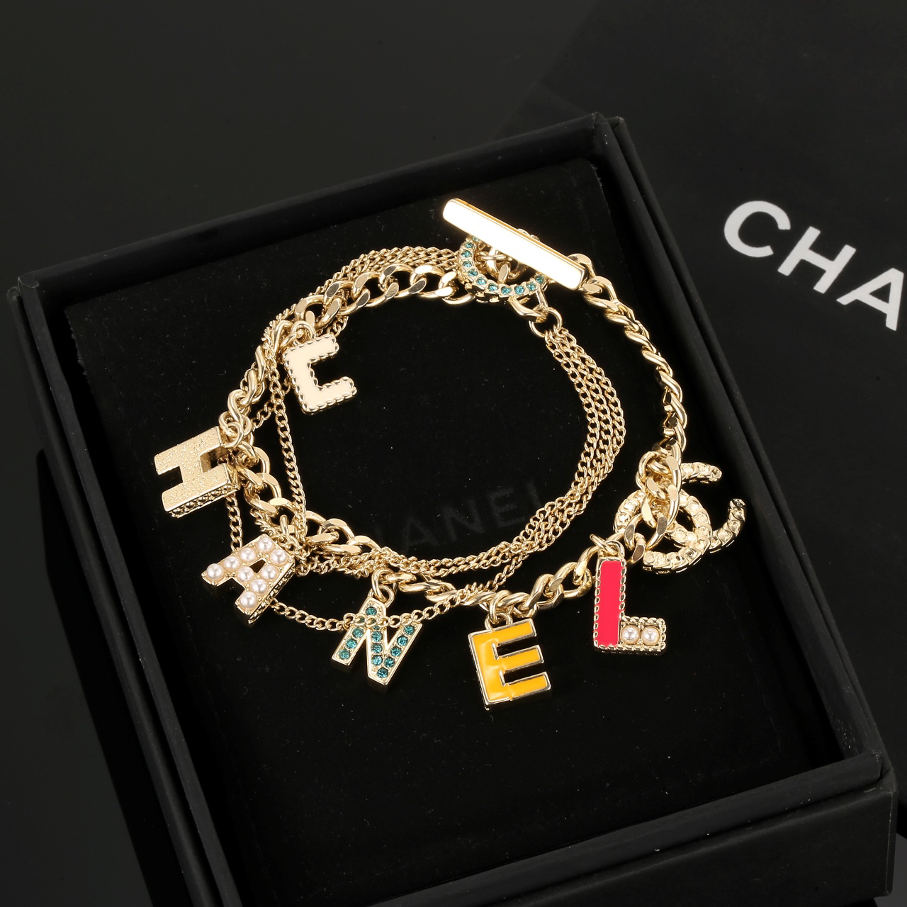 シャネル「Chanel」カラードロップ＆レターシルエット ブレスレット ブレスレット