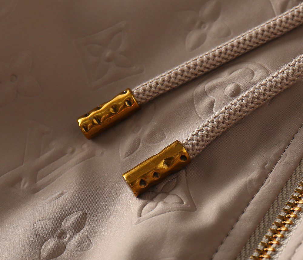 ルイ・ヴィトン「Louis Vuitton」秋冬コレクション ダウンジャケット