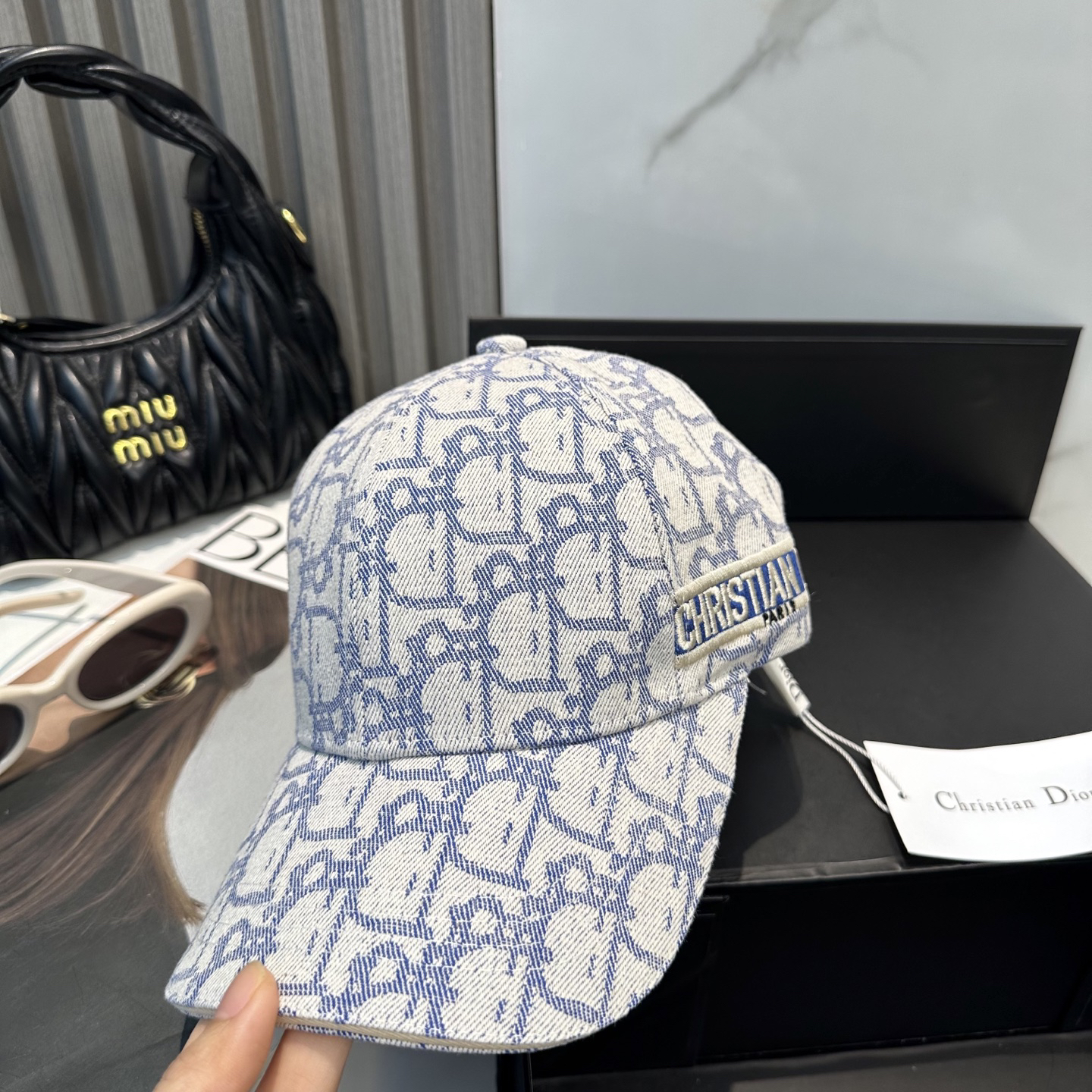 ディオール「Dior」CHRISTIAN DIOR PARIS エンブロイダリー ベースボールキャップ