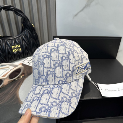 ディオール「Dior」CHRISTIAN DIOR PARIS エンブロイダリー ベースボールキャップ
