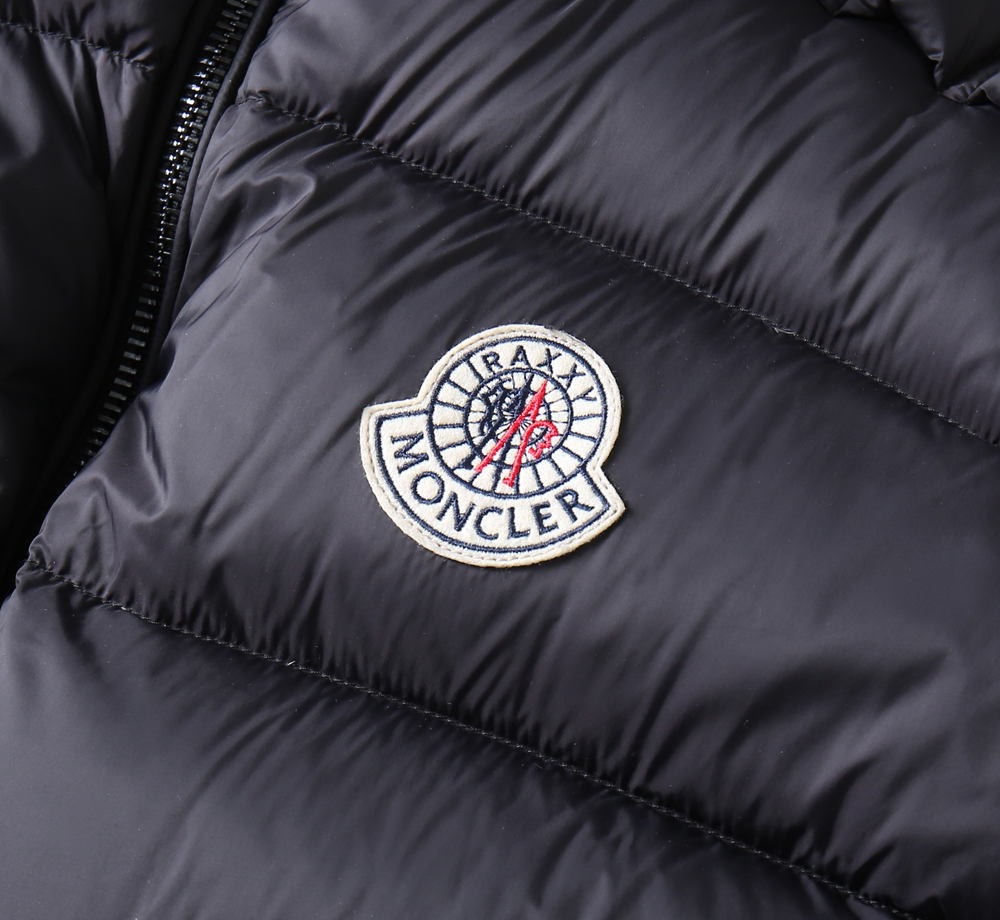 モンクレール「Moncler」秋冬 ダウンジャケット