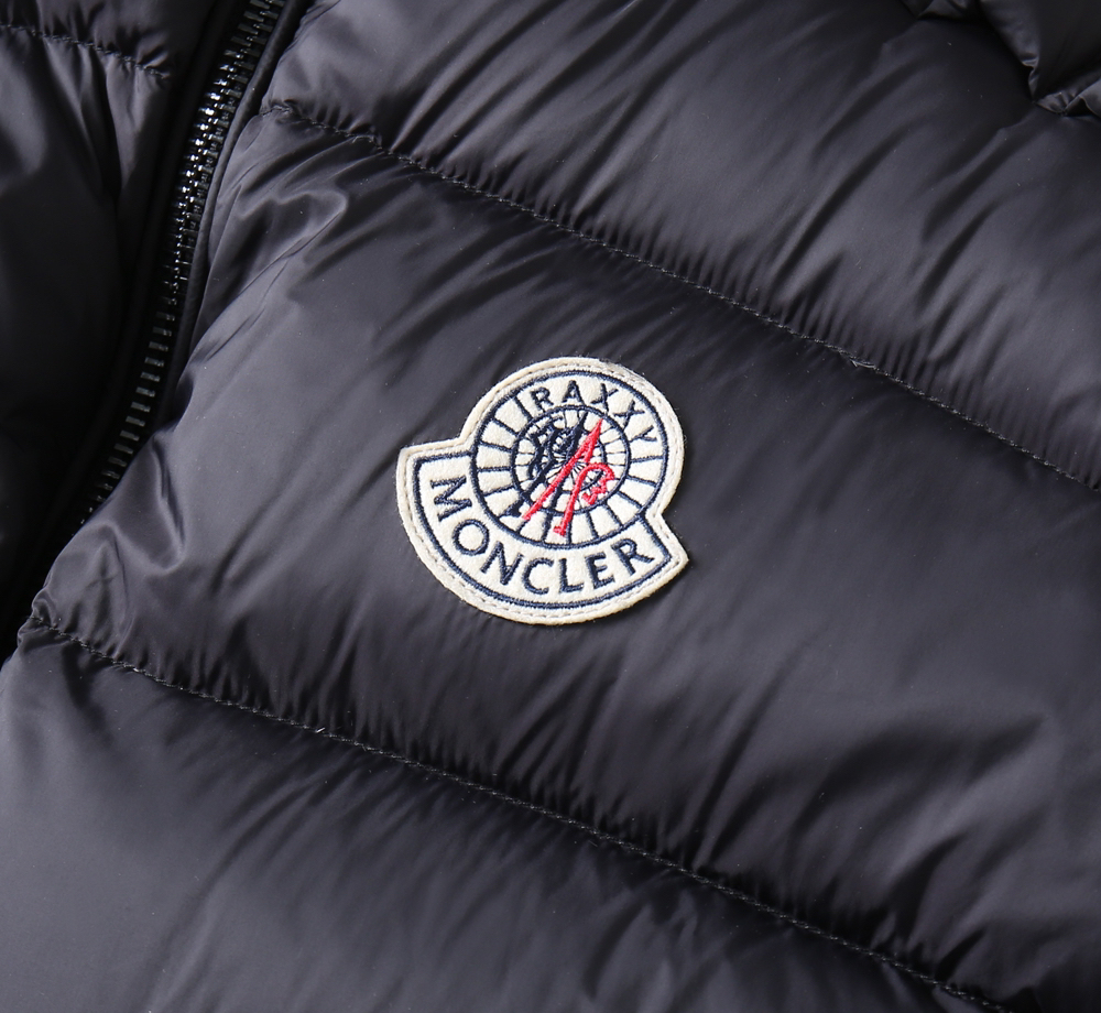 モンクレール「Moncler」秋冬 ダウンジャケット