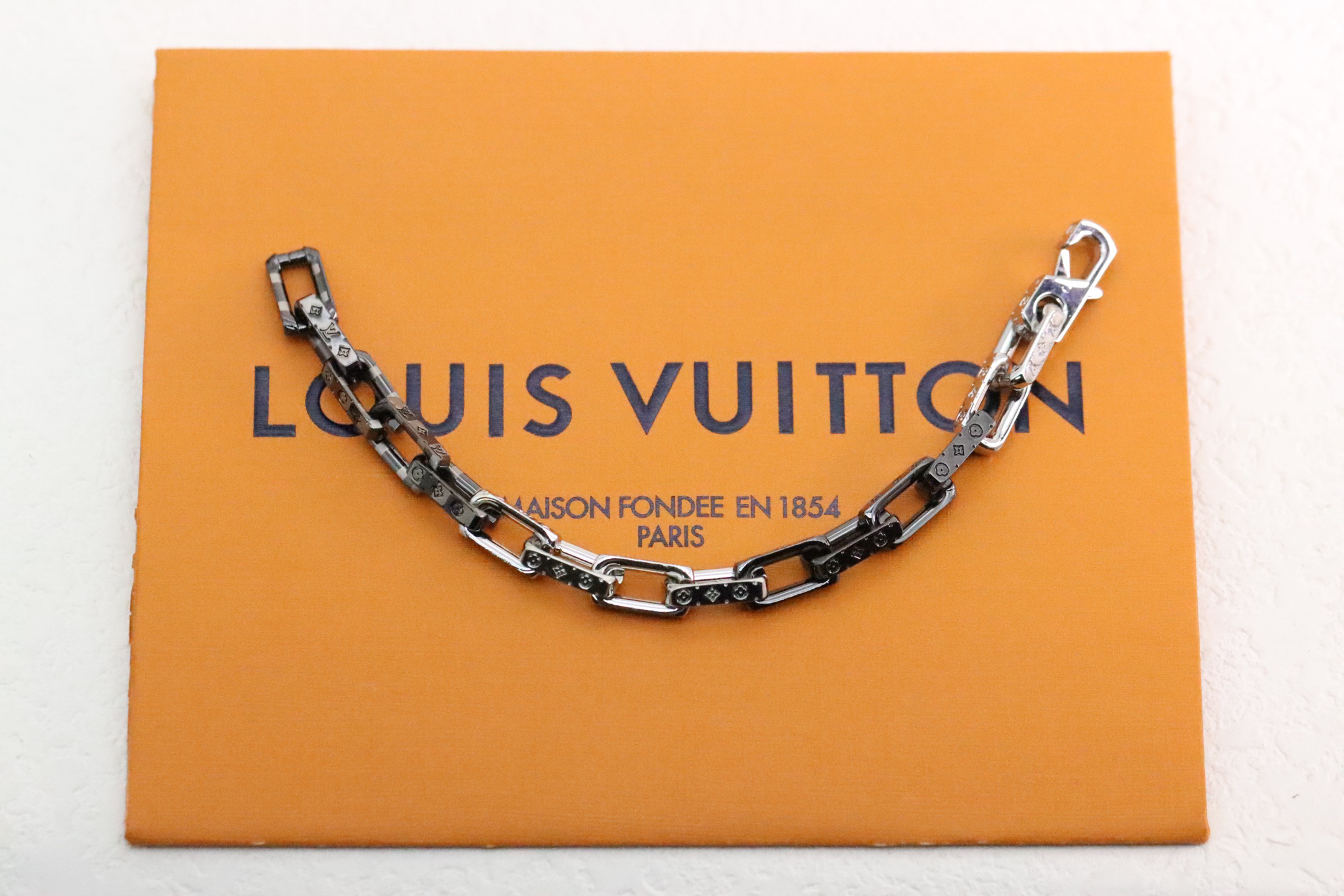 ルイ・ヴィトン「Louis Vuitton」BLACK & SILVER QUENCHED BAMBOO ブレスレット