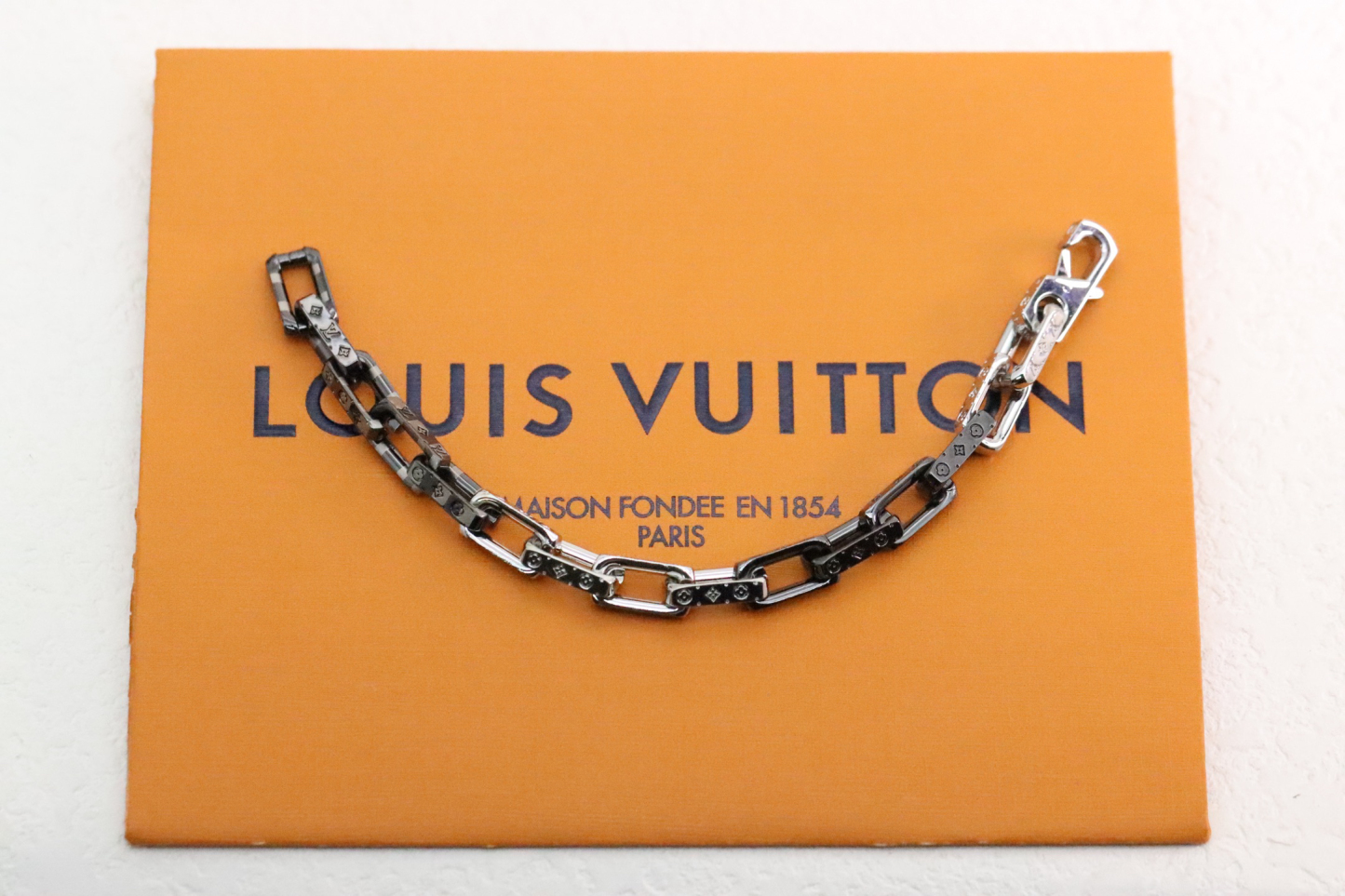 ルイ・ヴィトン「Louis Vuitton」BLACK & SILVER QUENCHED BAMBOO ブレスレット
