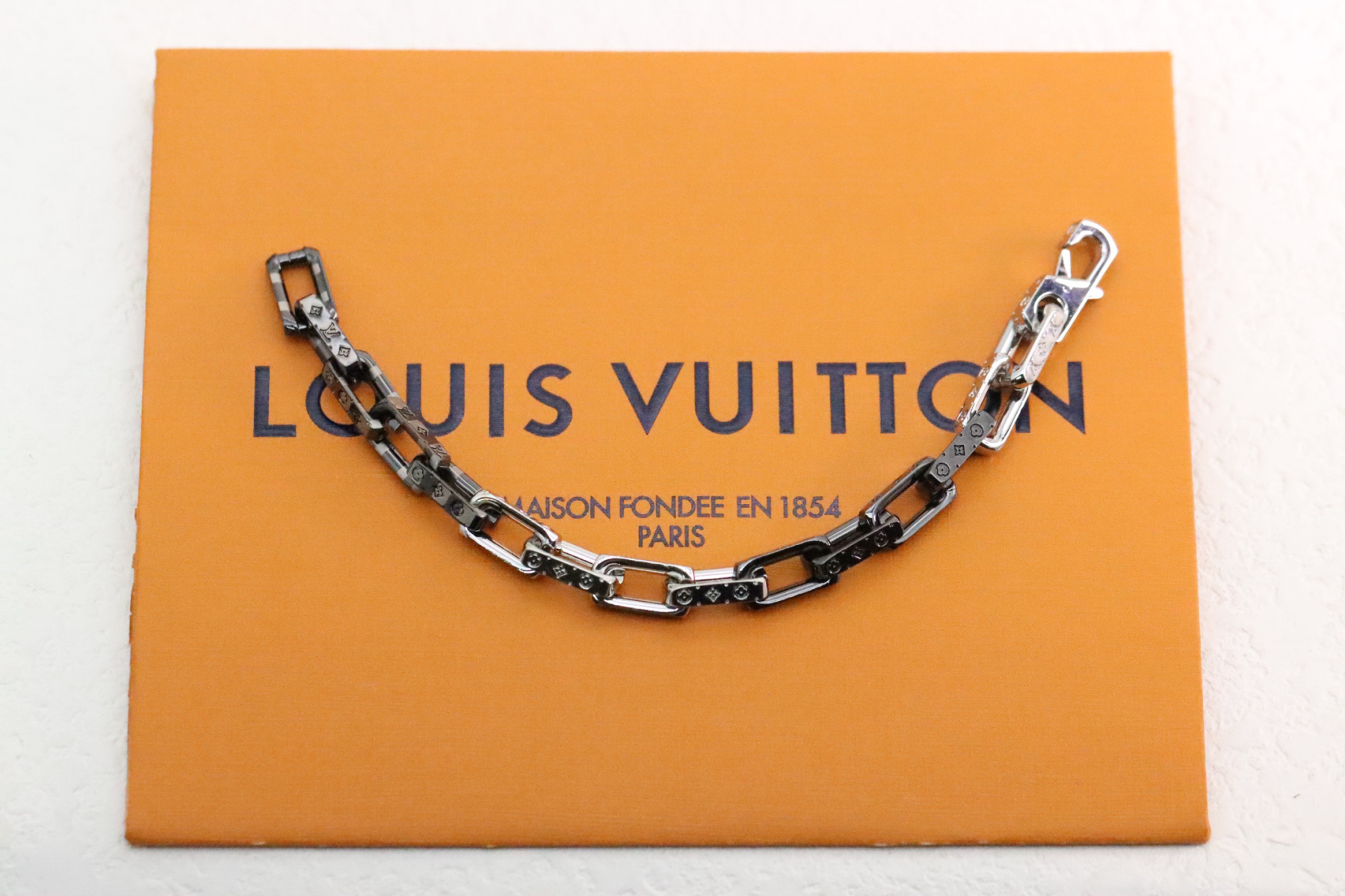 ルイ・ヴィトン「Louis Vuitton」BLACK & SILVER QUENCHED BAMBOO ブレスレット