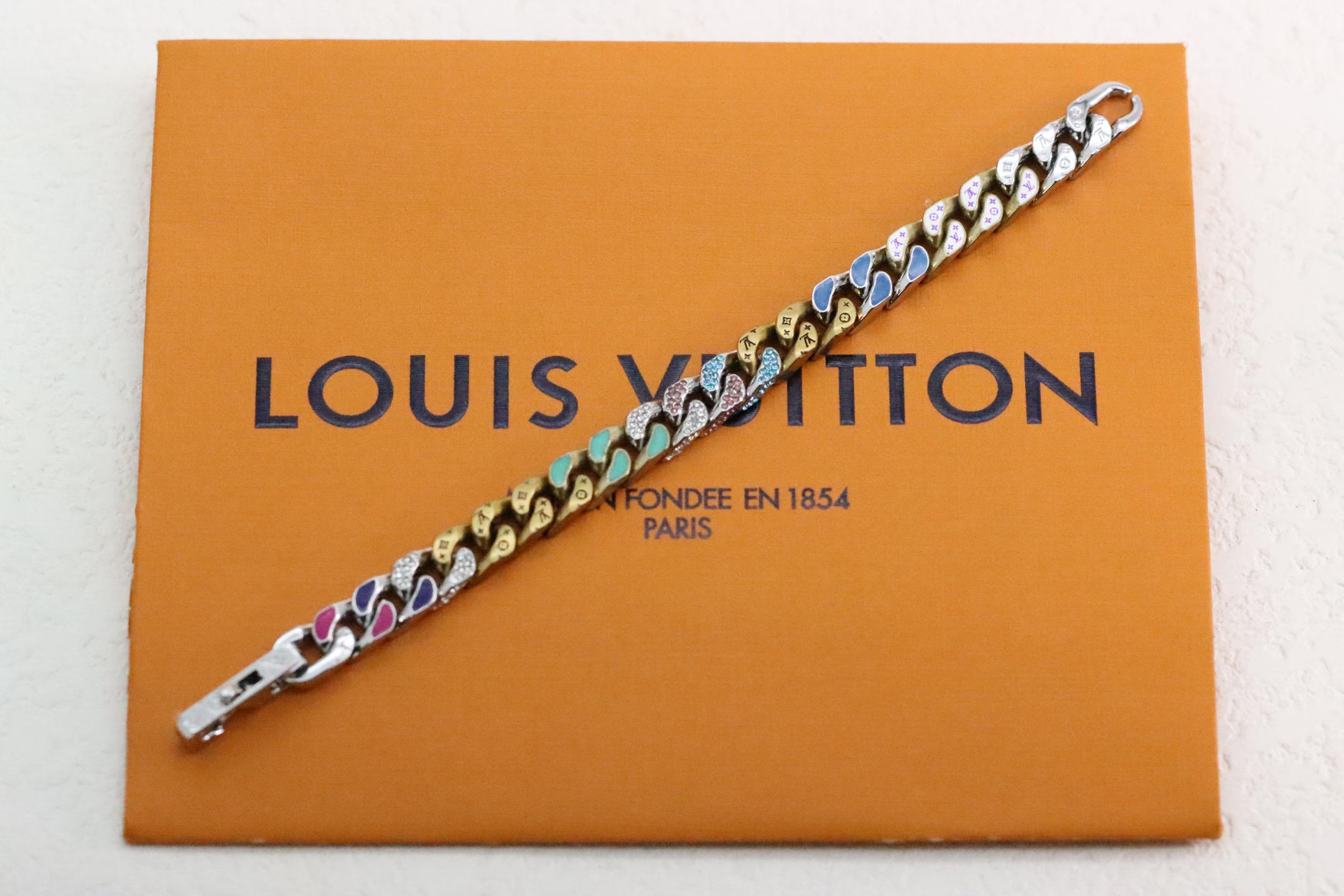 ルイ・ヴィトン「Louis Vuitton」MULTICOLOR ENAMEL & DIAMOND CUBA BRACELET