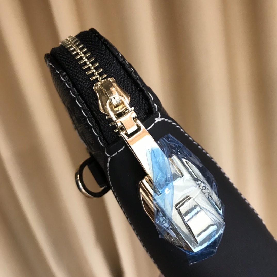 グッチ「Gucci」プレミアム ロック付き レザー ポシェット