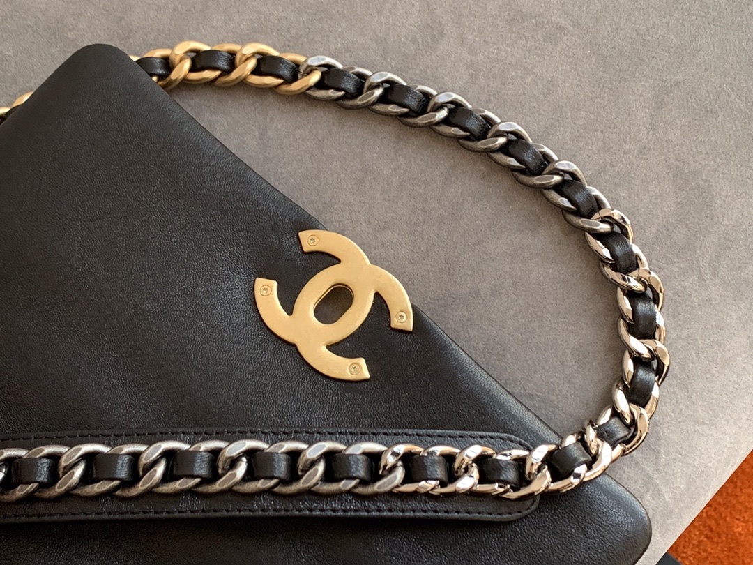 シャネル「Chanel」19 フラップ バッグ-ISETAN PRESTIGE CURATED