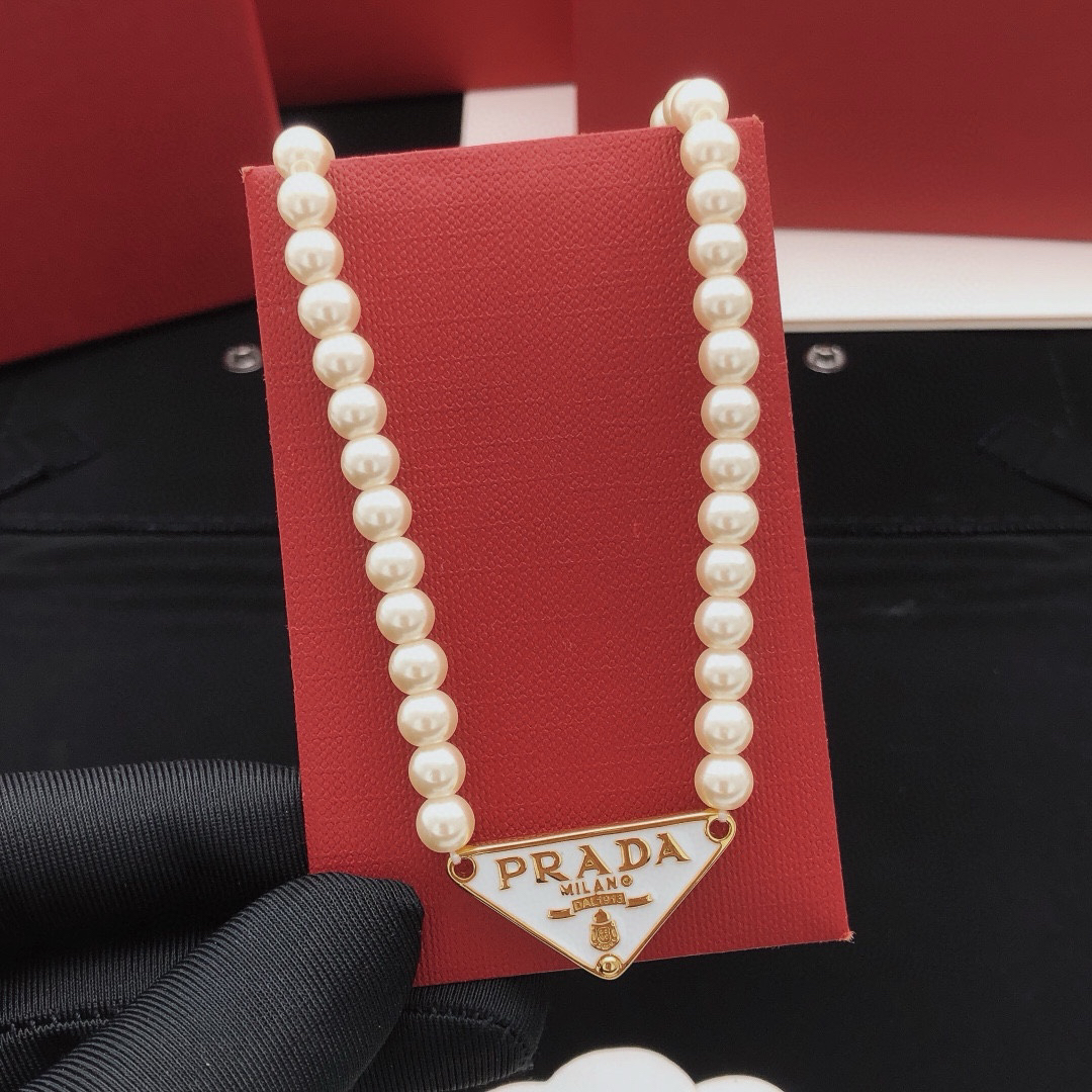 プラダ「Prada」Eternal Gold パールネックレス