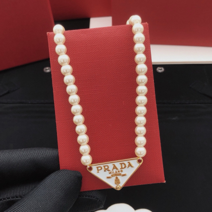 プラダ「Prada」Eternal Gold パールネックレス