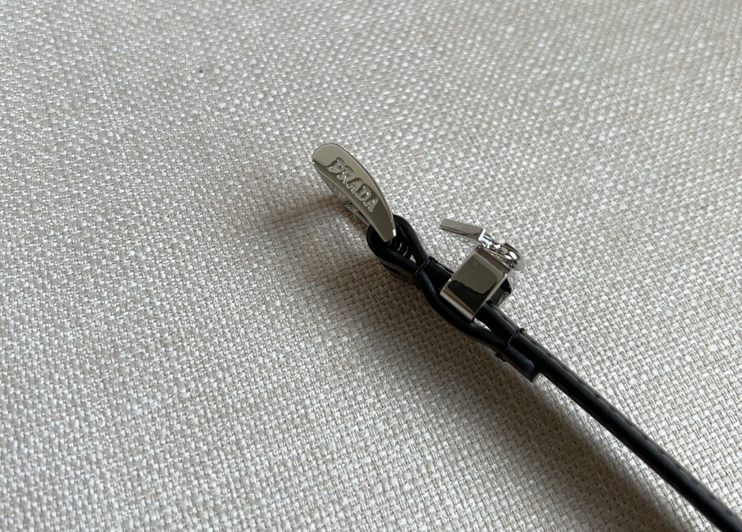 プラダ「Prada」レディース サフィアーノ レザーベルト100CM