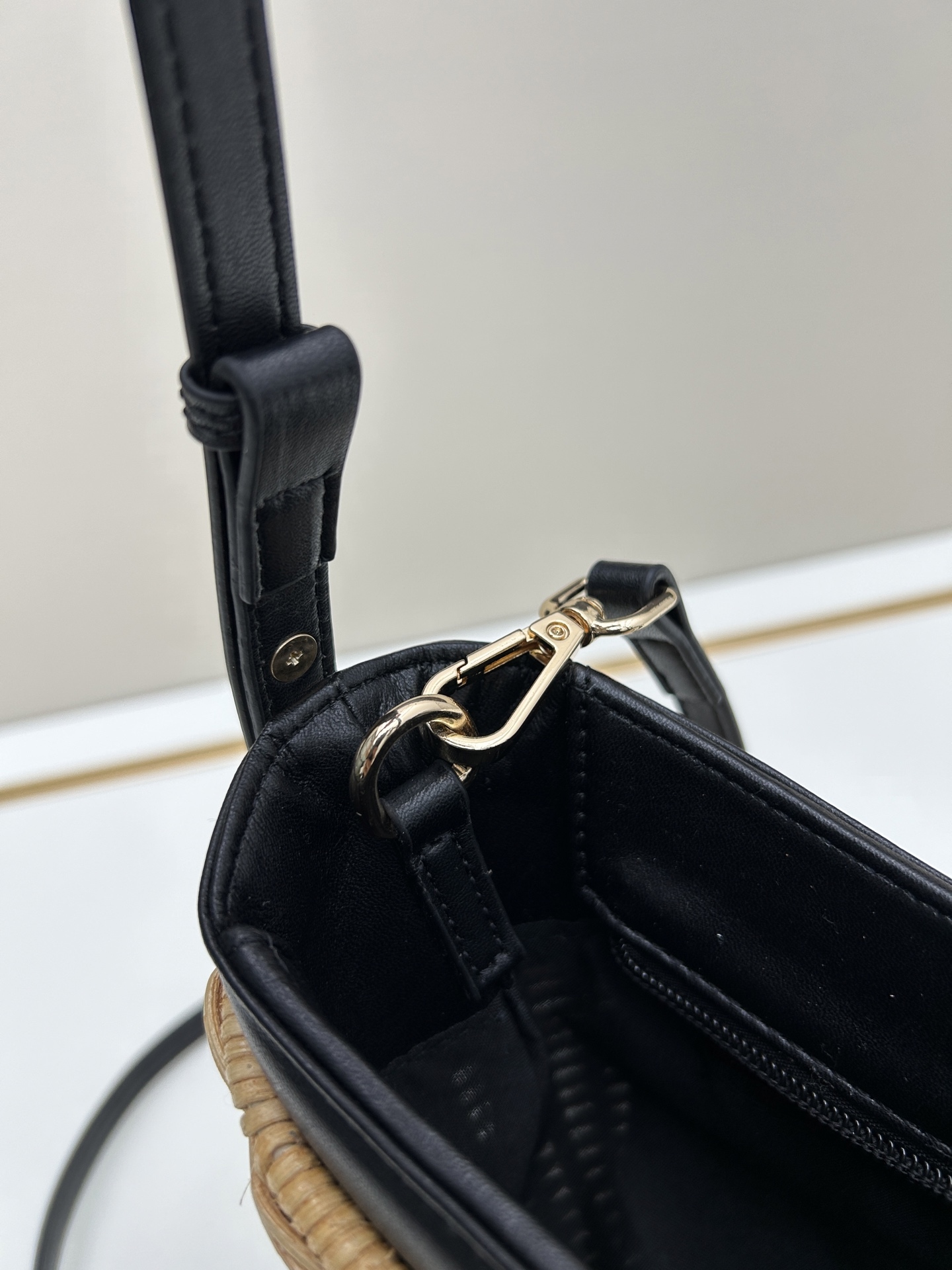 プラダ「Prada」ブレイド ラフィア ミニバッグ