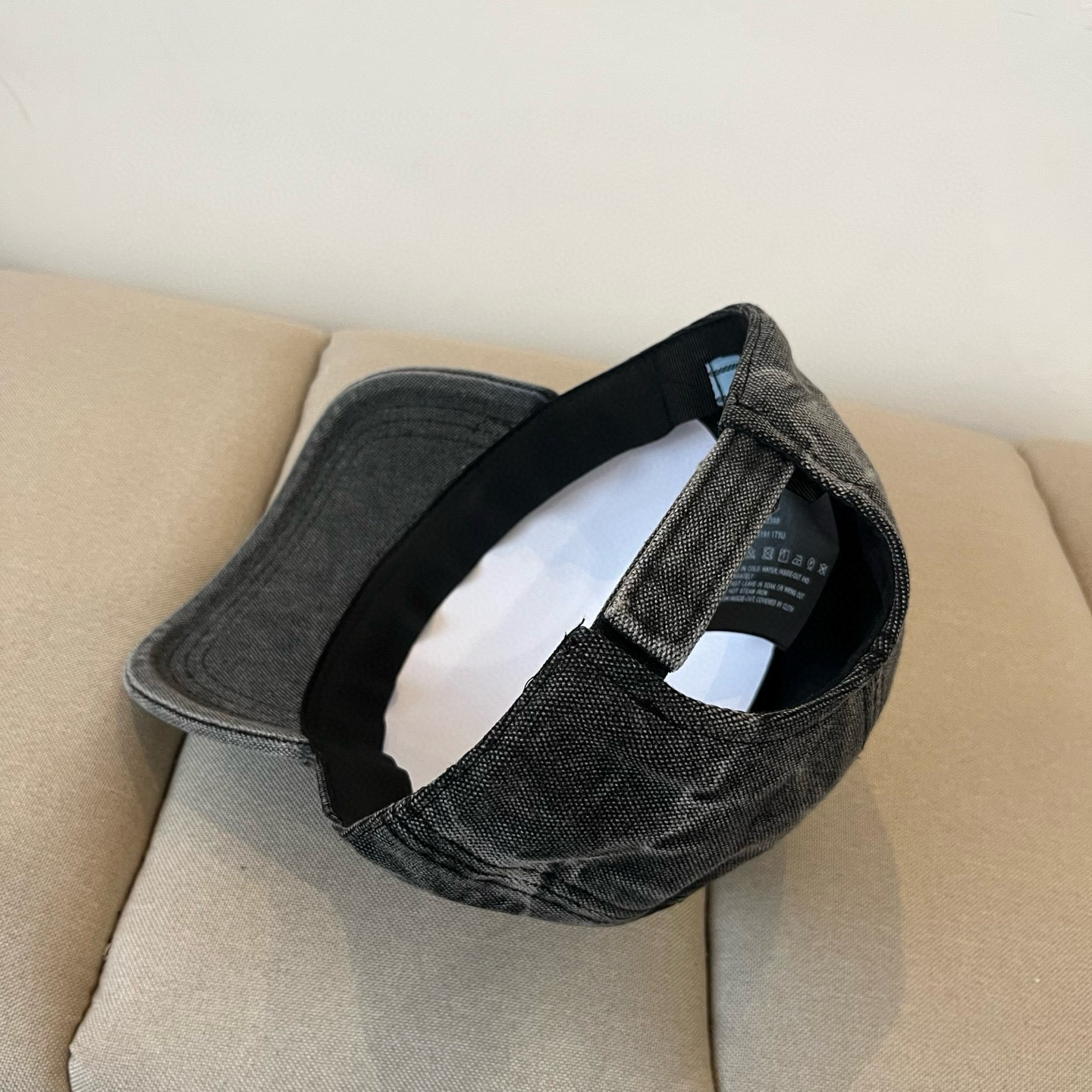 プラダ「Prada」Re-Nylon Baseball Cap