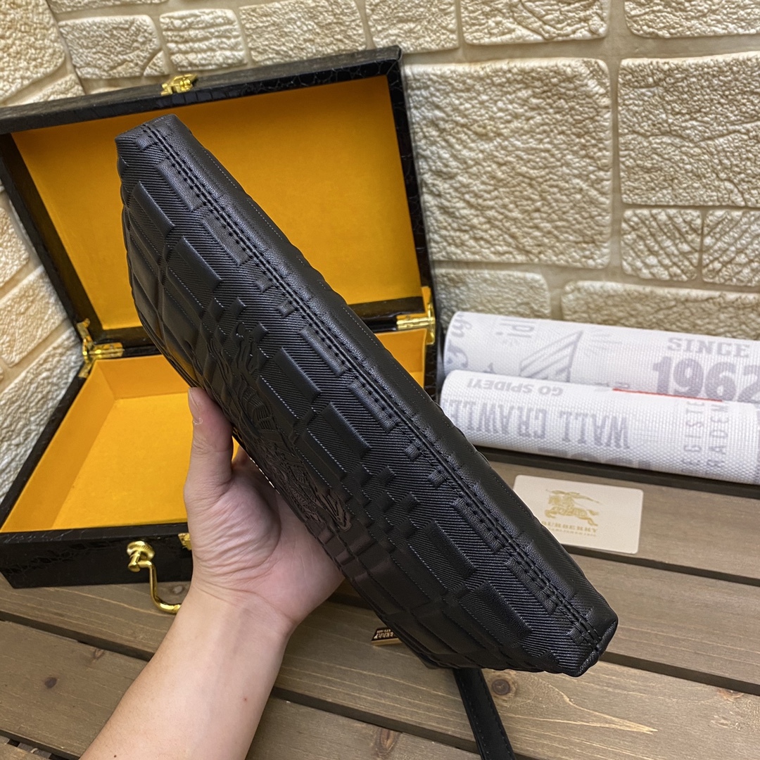 バーバリー「Burberry」メンズ ソフトレザー ポシェット