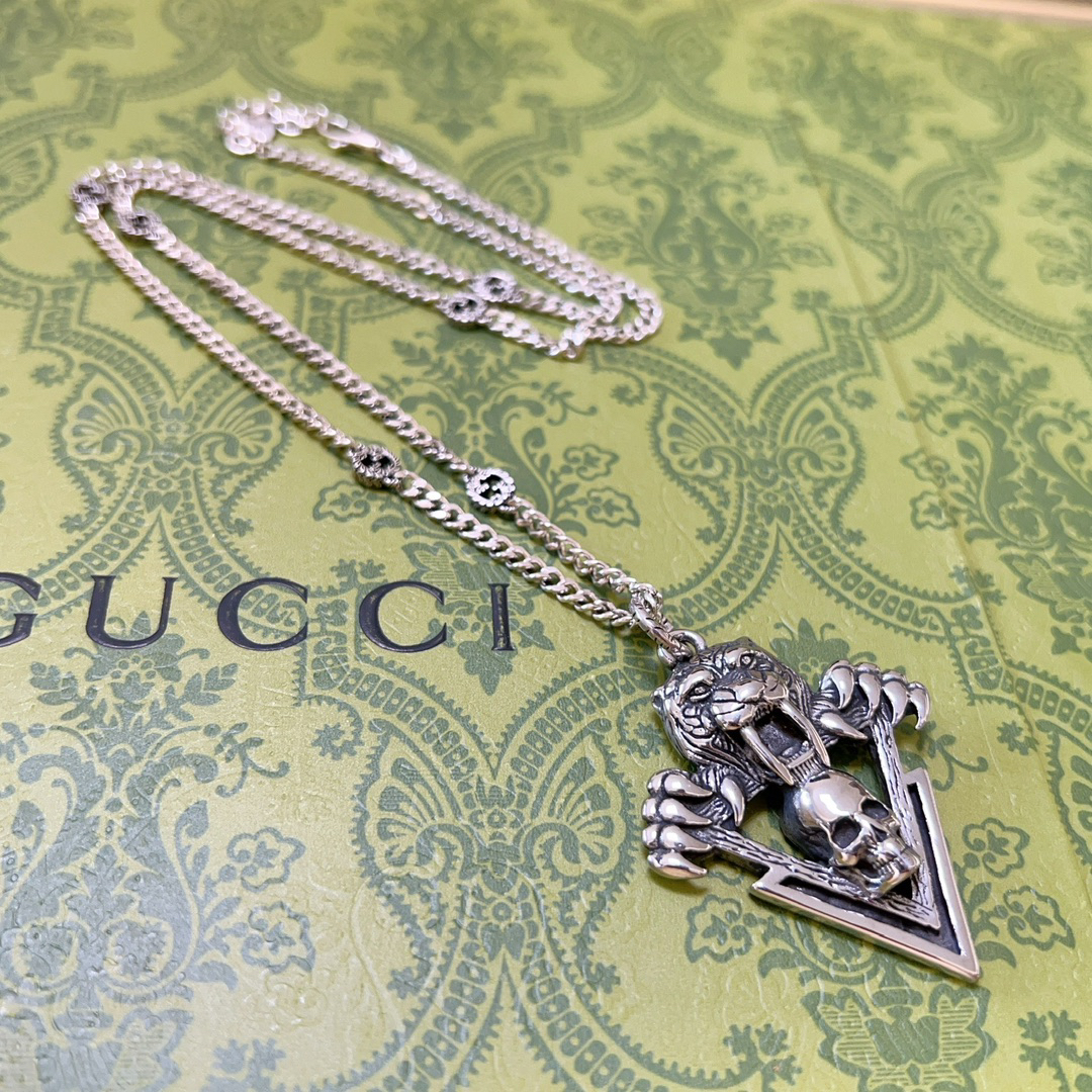 グッチ「Gucci」 Anger Forest シリーズ ヴィンテージシルバーネックレス
