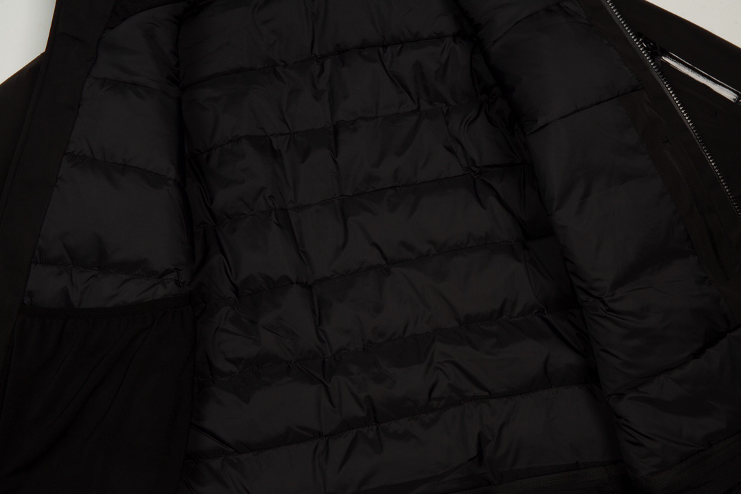 アークテリクス「ARC'TERYX」 ユニセックス フード付きスキーダウンパーカー