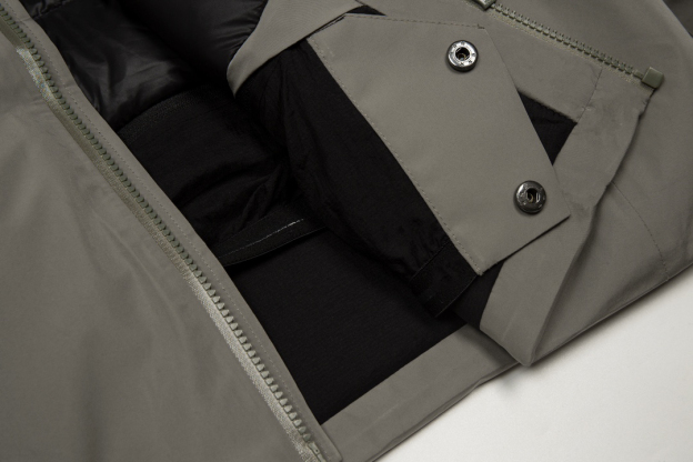 アークテリクス「ARC'TERYX」 ユニセックス フード付きスキーダウンパーカー