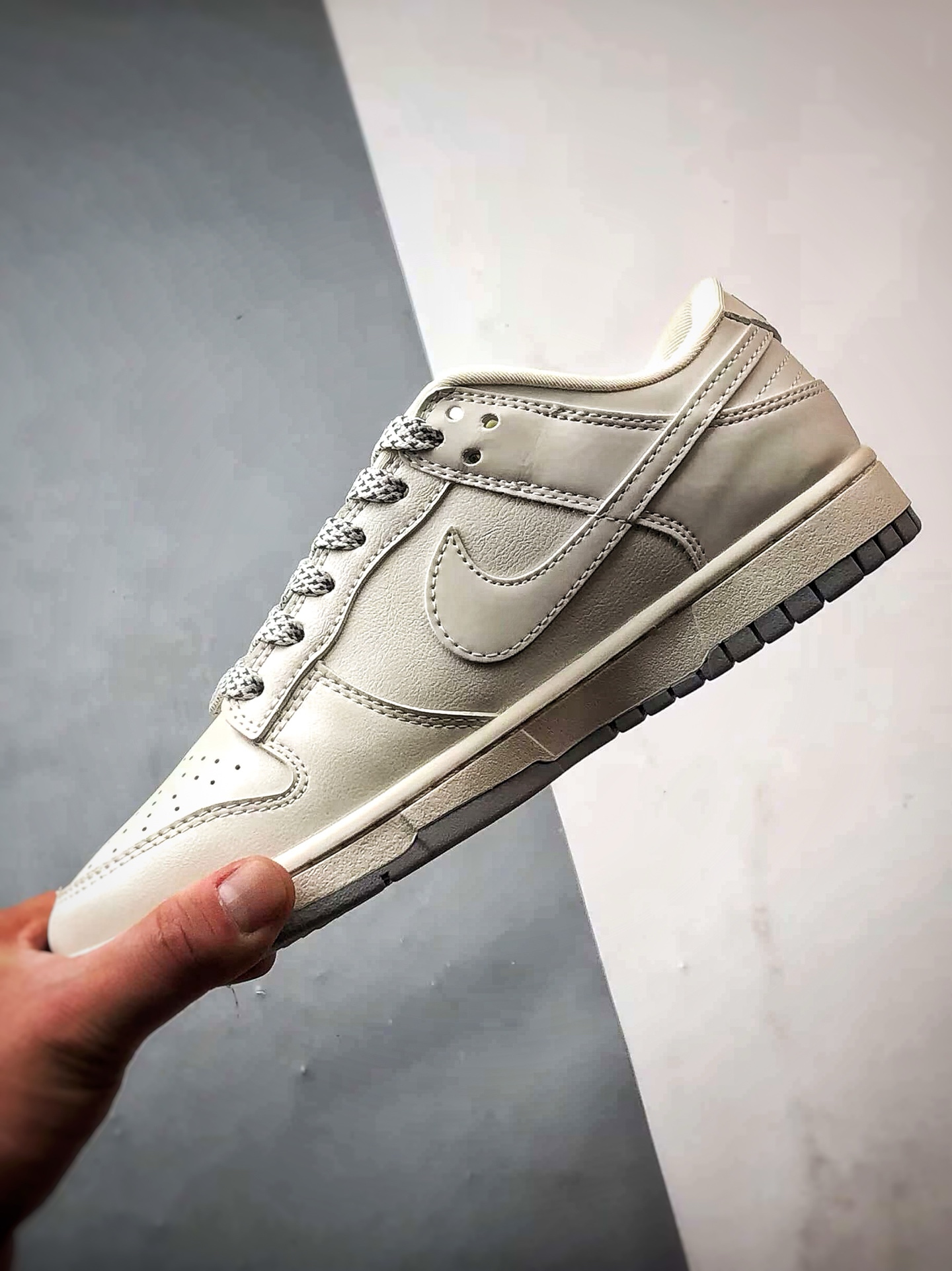 「コラボモデル」Louis Vuitton x Nike リフレクティブツインフック スニーカー