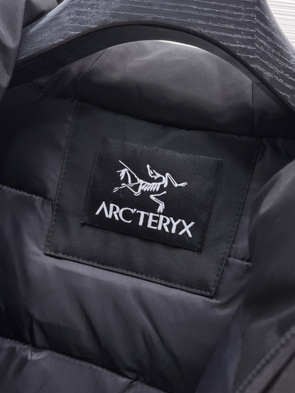 アークテリクス「ARC'TERYX」ロゴデザイン カラーブロック ダウンジャケット