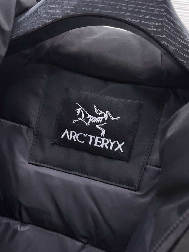 アークテリクス「ARC'TERYX」ロゴデザイン カラーブロック ダウンジャケット