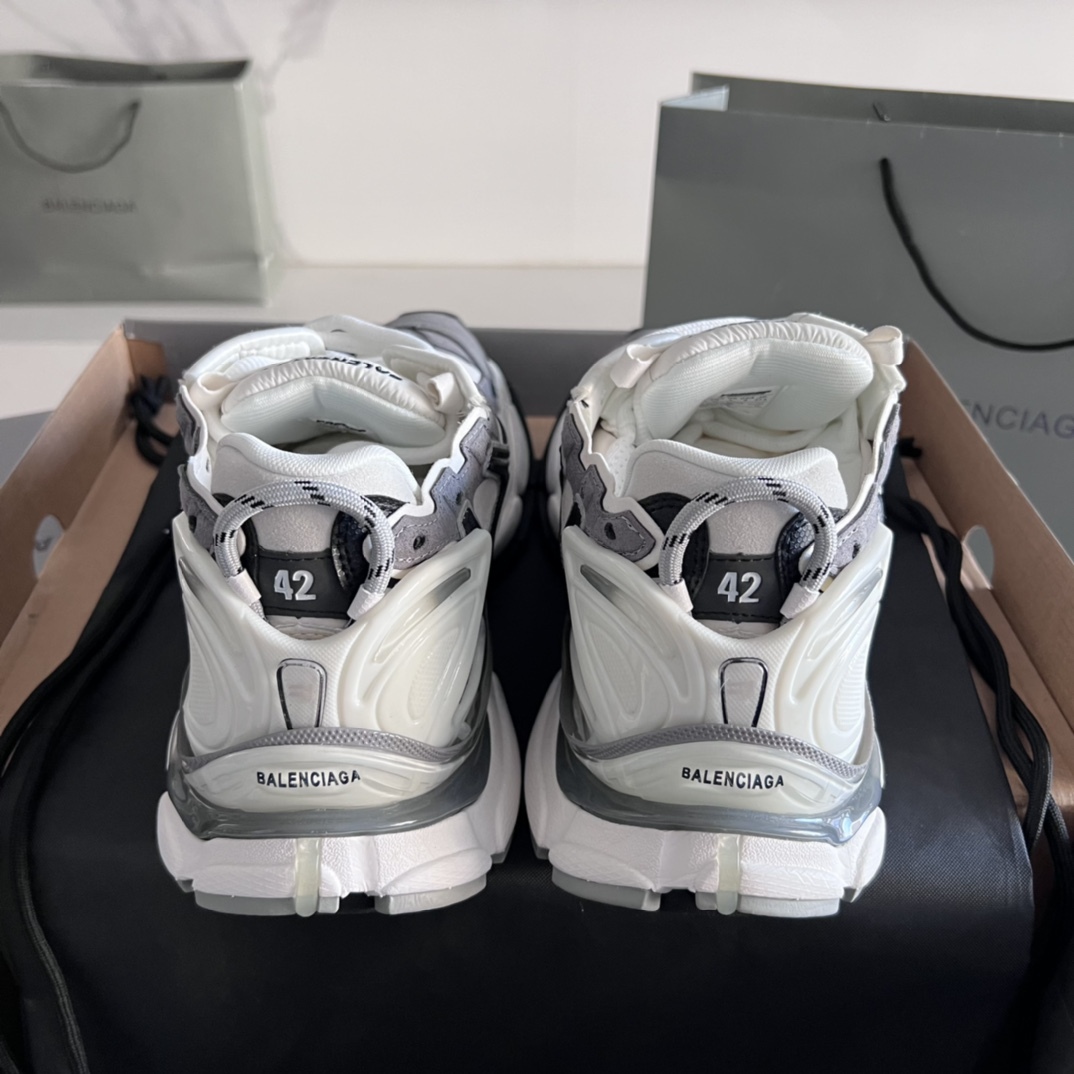 バレンシアガ「Balenciaga」Paris 7.5 Runner Grafhti スニーカー