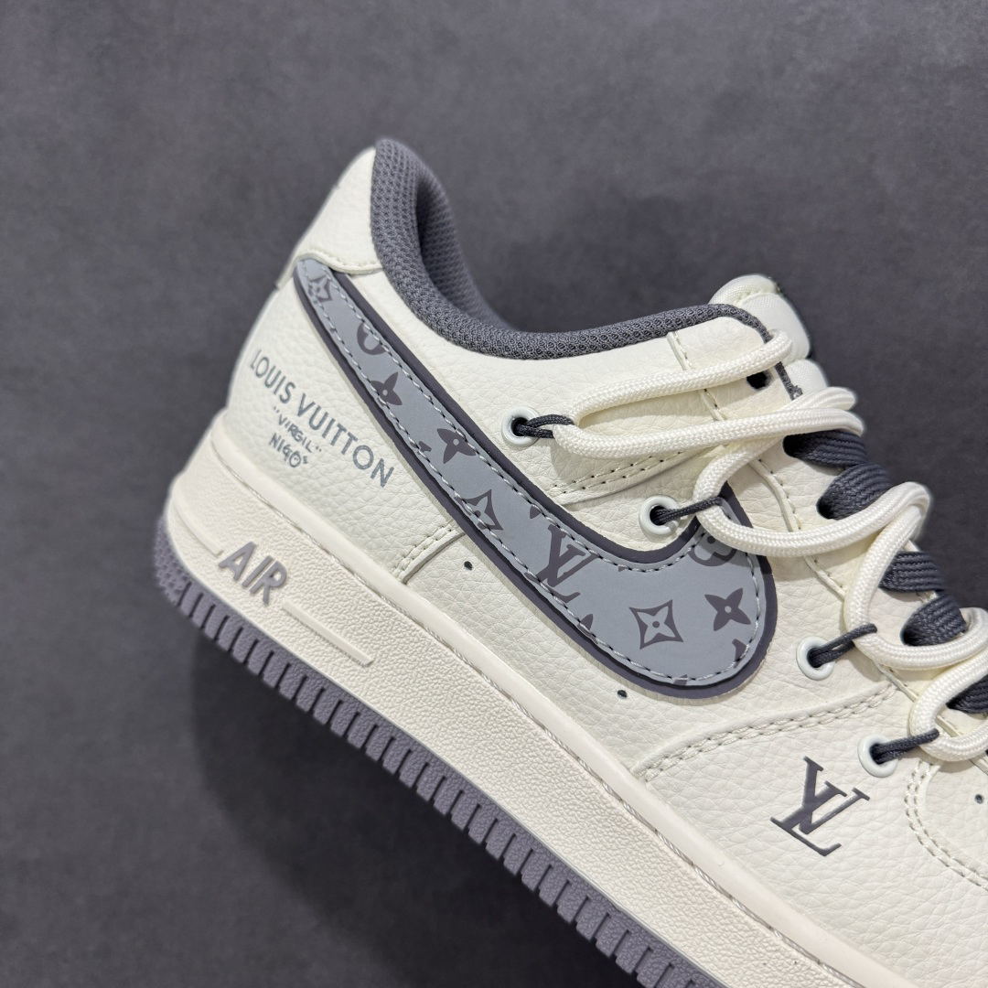 「コラボモデル」Louis Vuitton x Nike カスタムカラー スニーカー