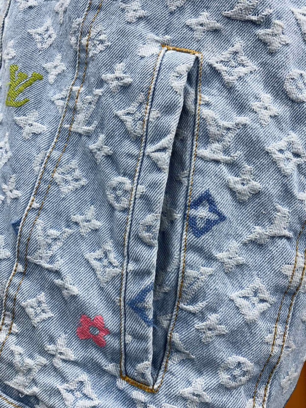 ルイ・ヴィトン「Louis Vuitton」MONOGRAM PILLOW ダウンジャケット