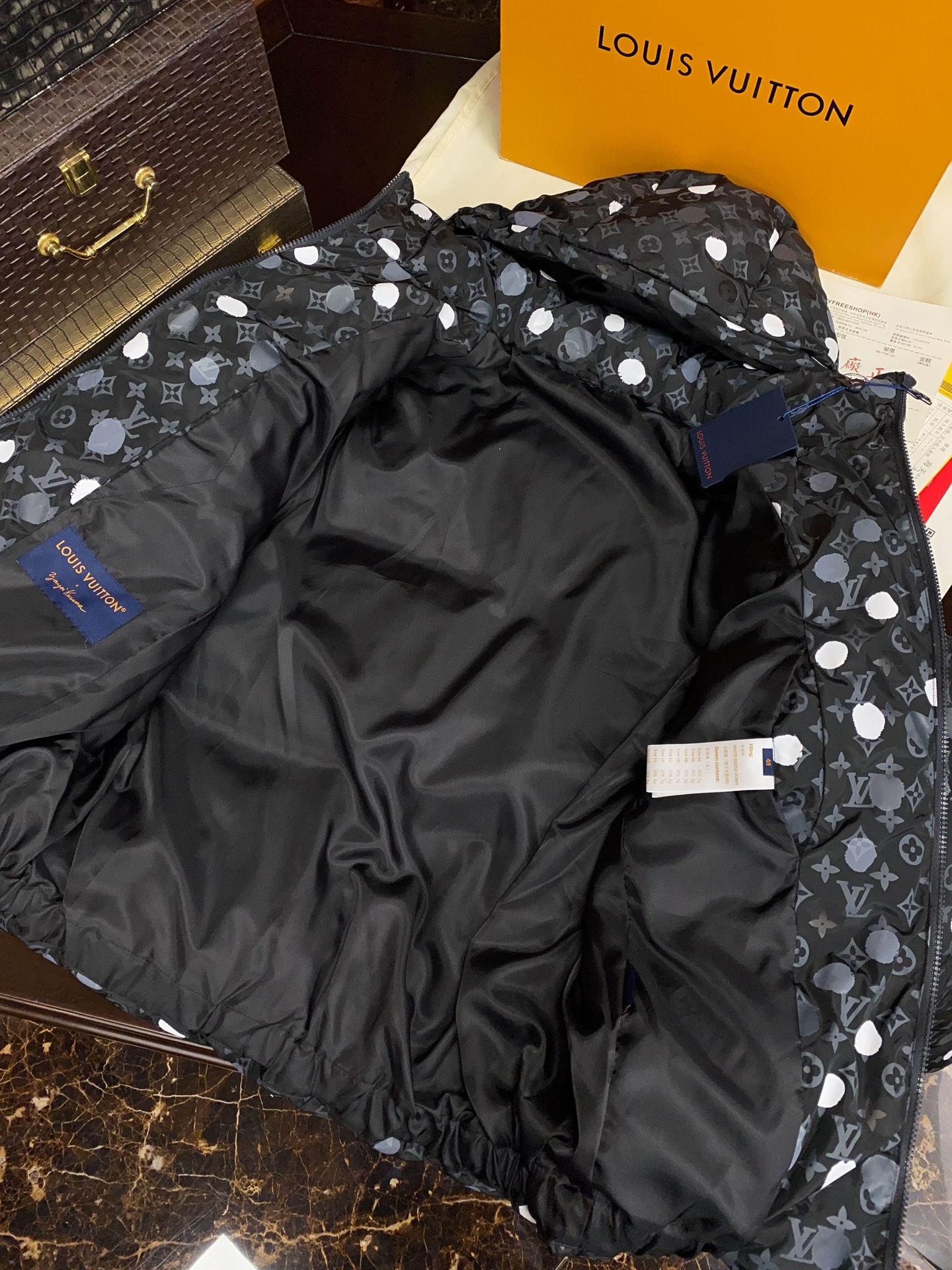 ルイ・ヴィトン「Louis Vuitton」MONOGRAM PILLOW ダウンジャケット