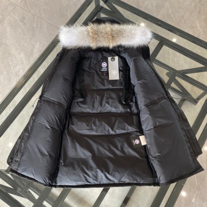 カナダグース「Canada Goose」パーカーダウンコート
