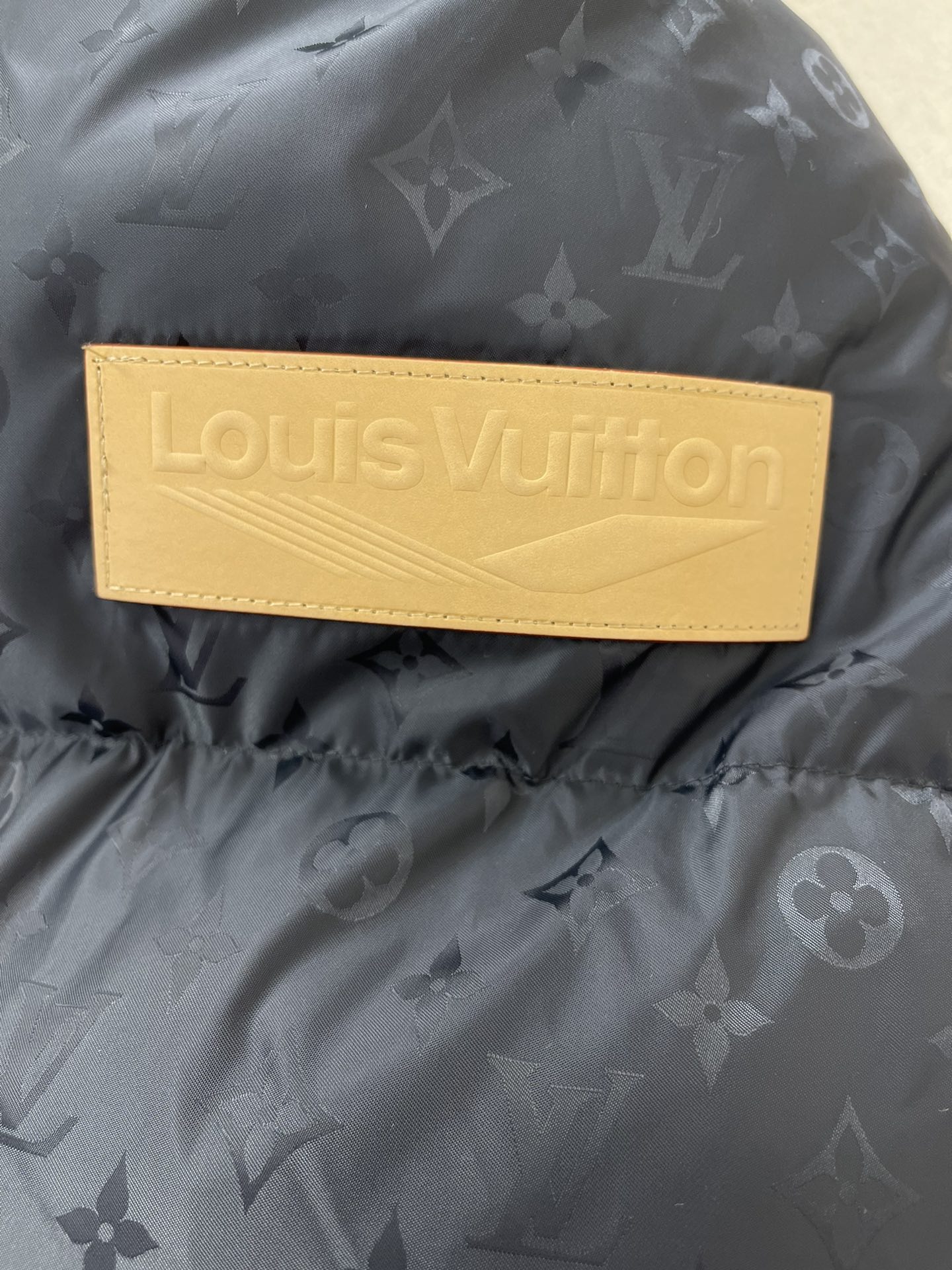 ルイ・ヴィトン「Louis Vuitton」MONOGRAM PILLOW ダウンジャケット