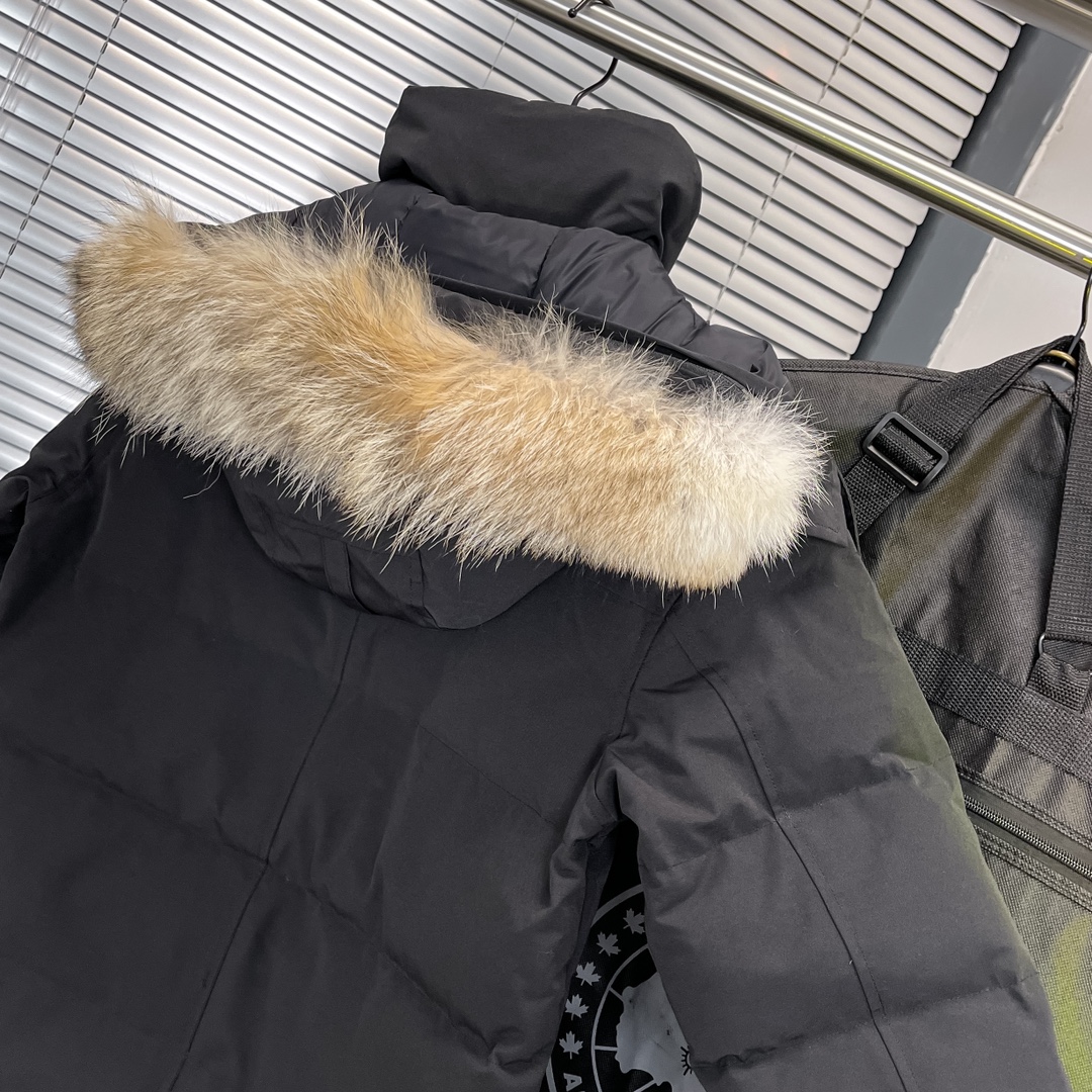 カナダグース「Canada Goose」ダウンジャケット