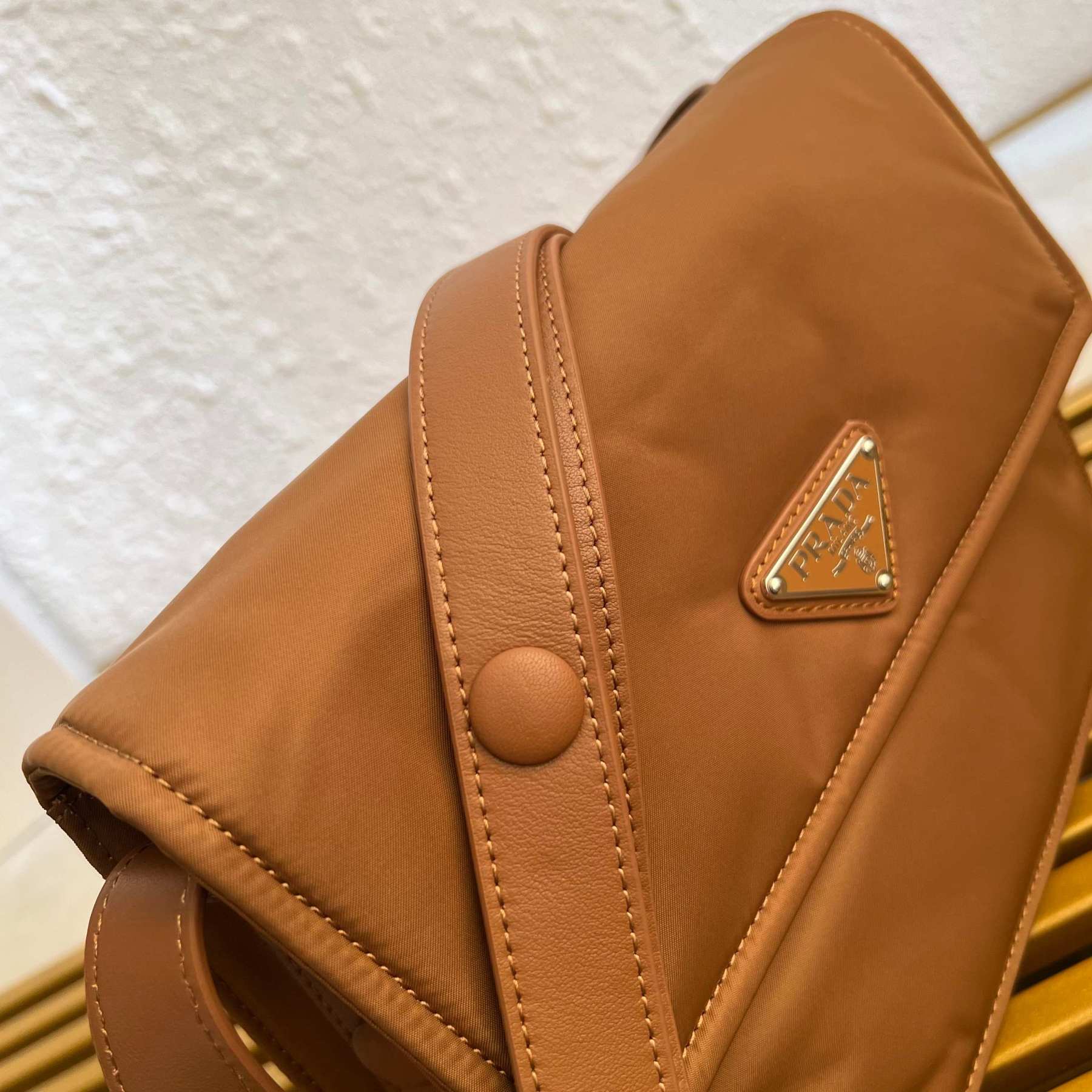 プラダ「Prada」リュクス リニューアルナイロン ショルダーバッグ