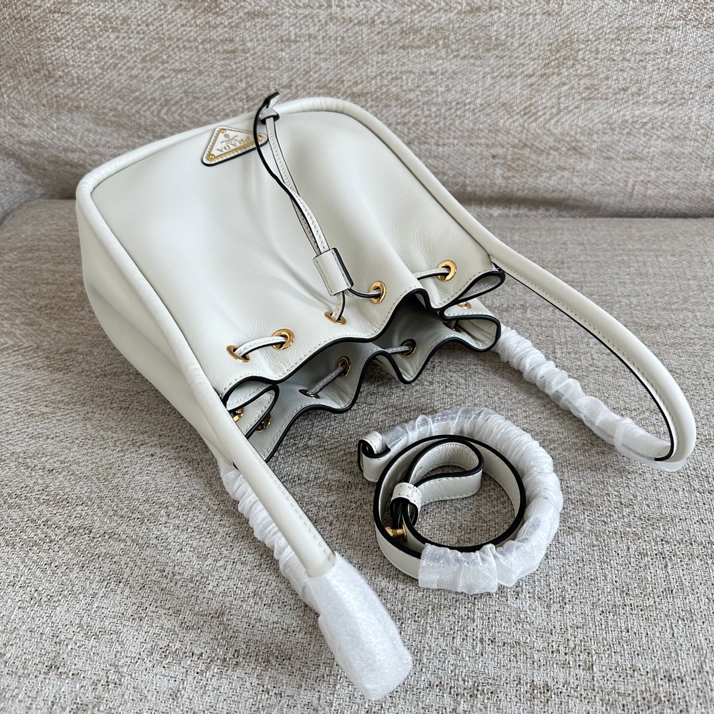 プラダ「Prada」ダーリン レザー トートバッグ