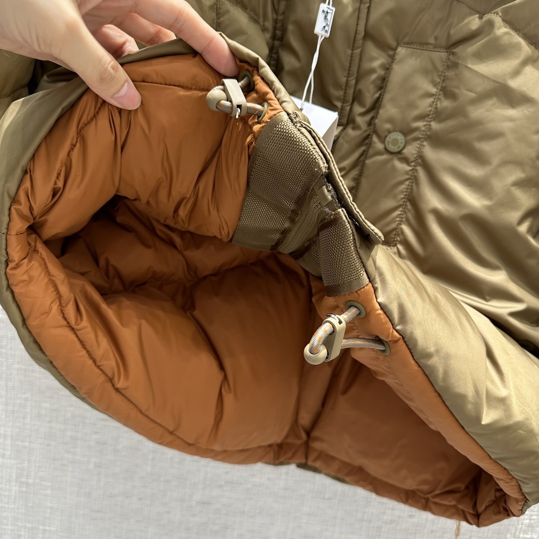 エルメス「Hermès」 2025秋冬 ダウンジャケット