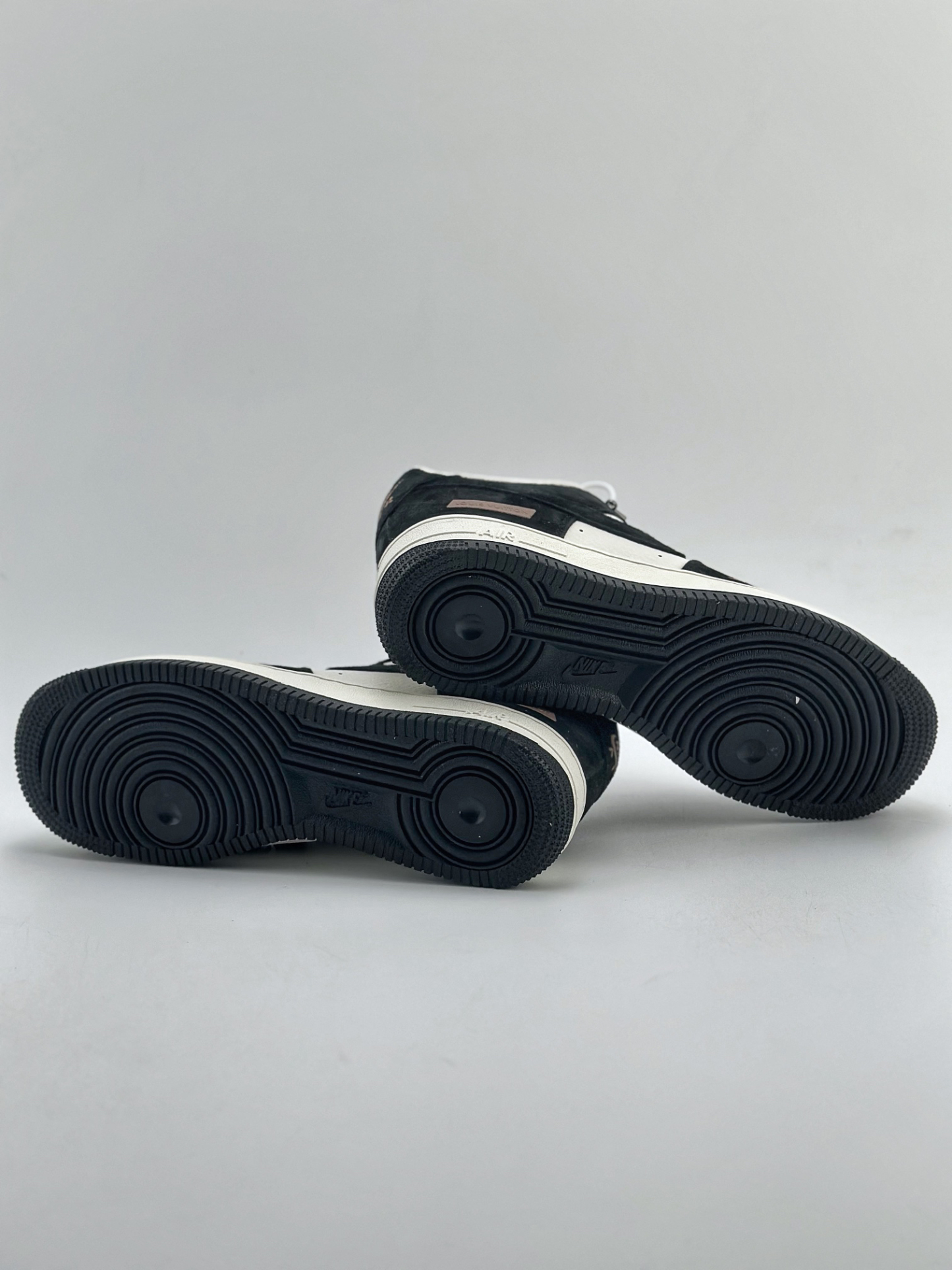 「コラボモデル」Louis Vuitton x Nike Air Force 1 Low スニーカー