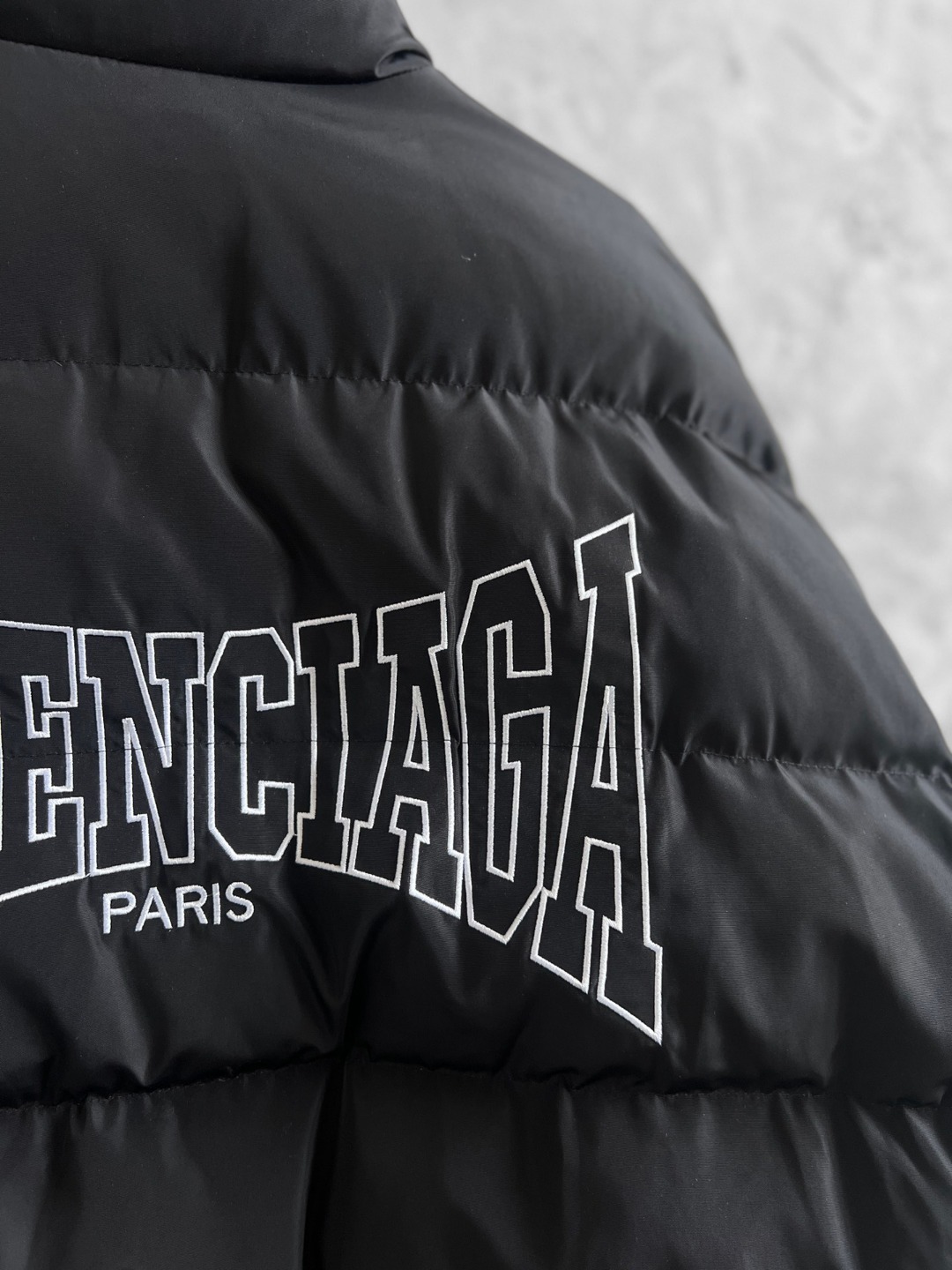 バレンシアガ「Balenciaga」‌2025FW リバーシブル スタンドカラー ダウンジャケット