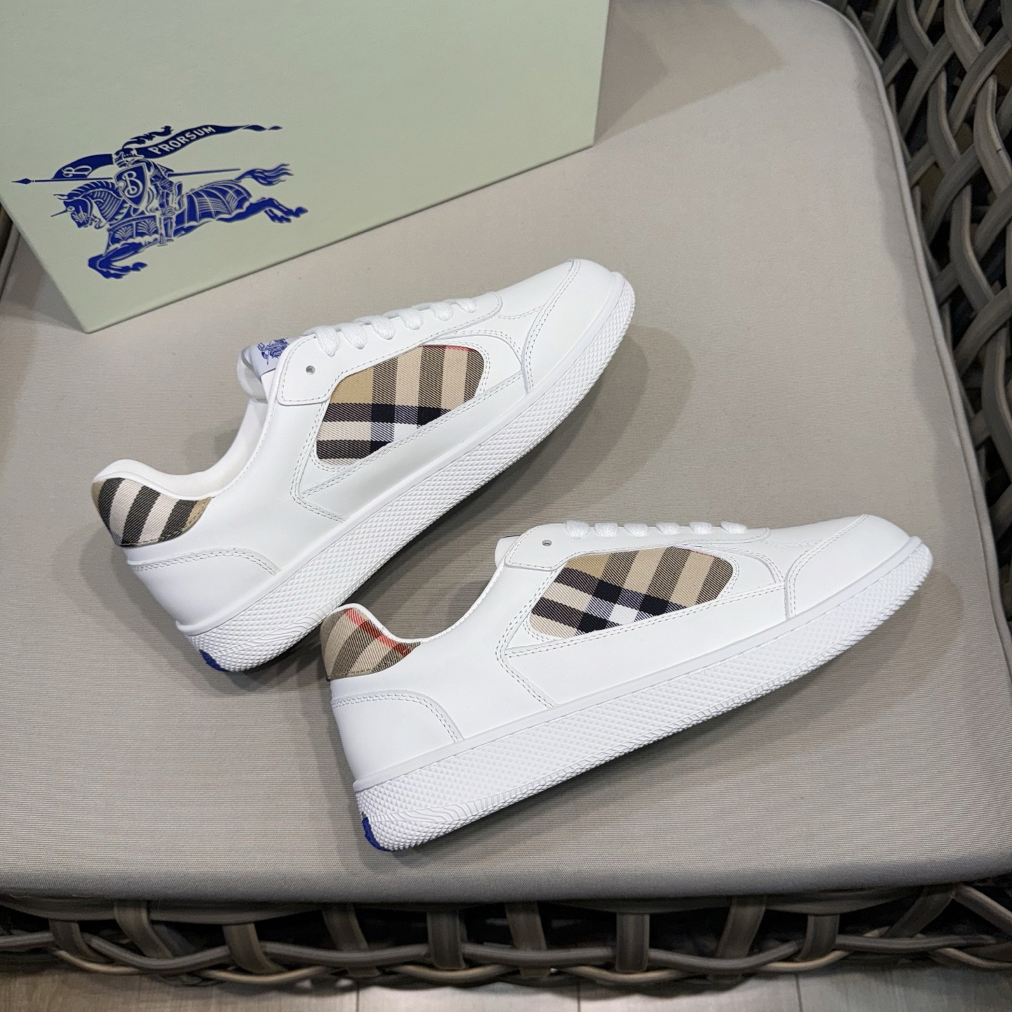 バーバリー「Burberry」TBクラシック ロー メンズ クラシック ローカット スニーカー