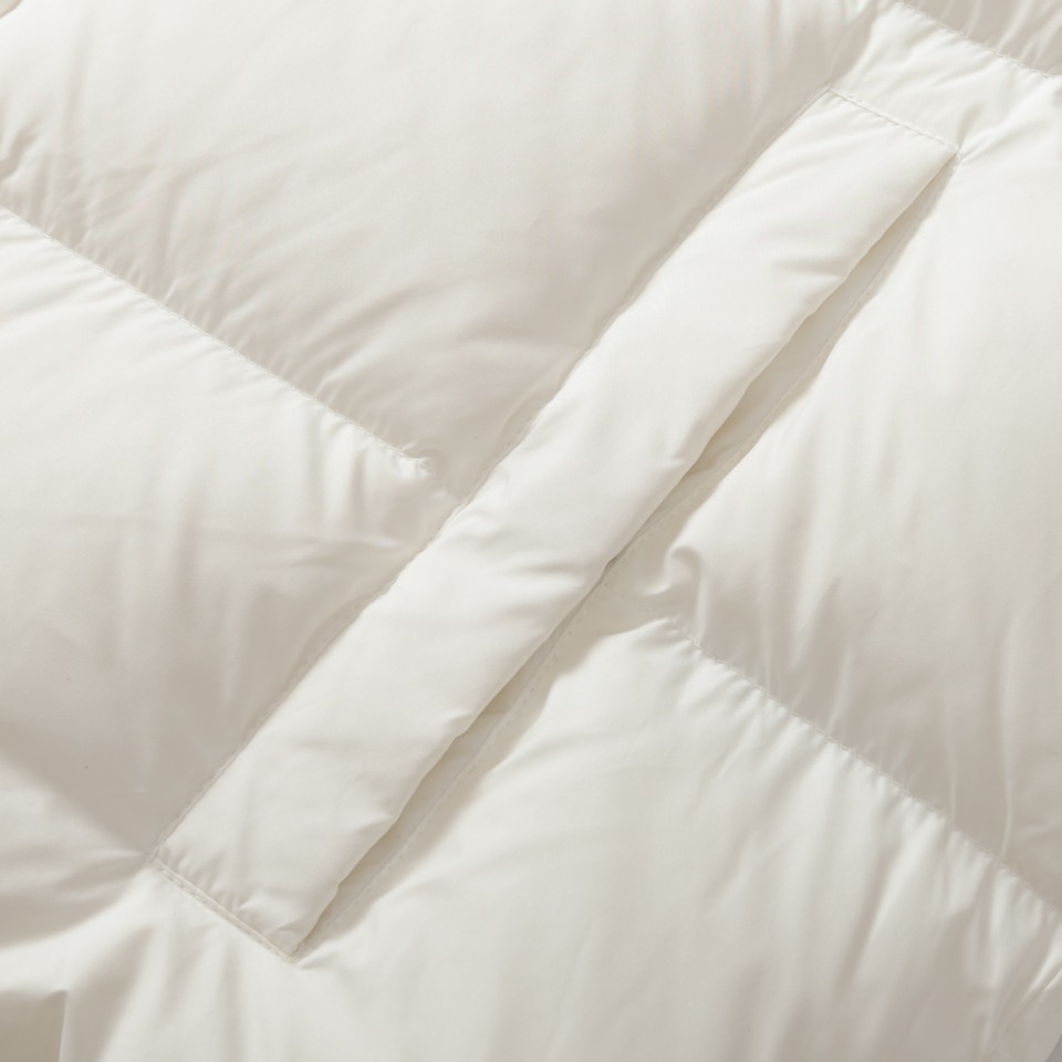 バレンシアガ「Balenciaga」‌フレームシルエットダウンジャケット