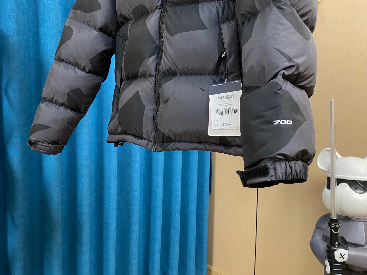 「コラボモデル」THE NORTH FACE × KAWS コラボレーション 1996 ダウンジャケット