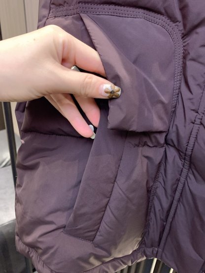 バレンシアガ「Balenciaga」‌24年新作ダウンジャケット